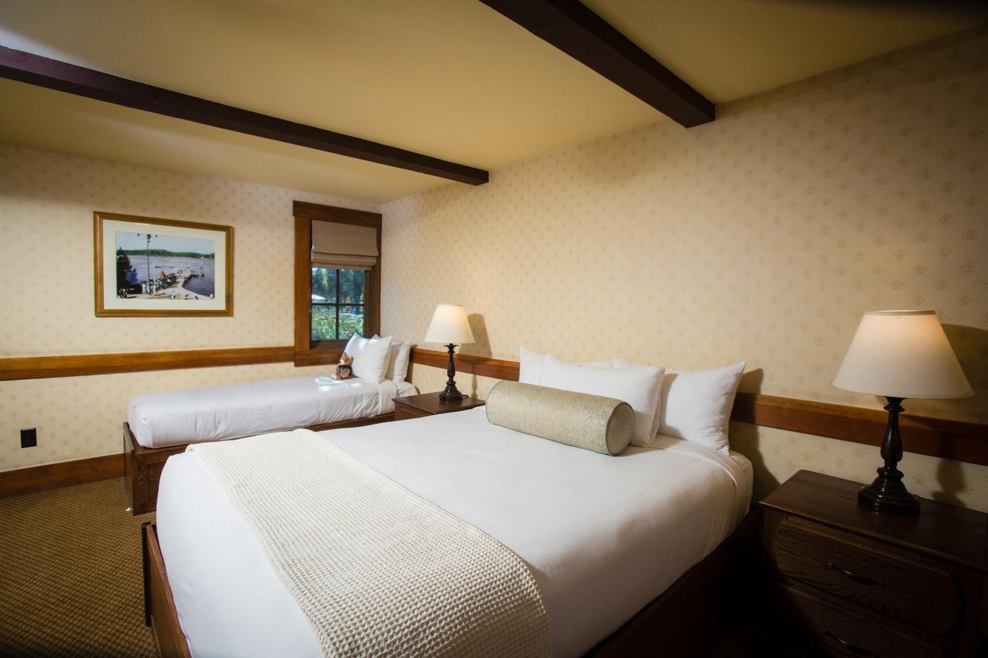 Deluxe Chalet – Accessible 2 Bedroom 2 Bathroom