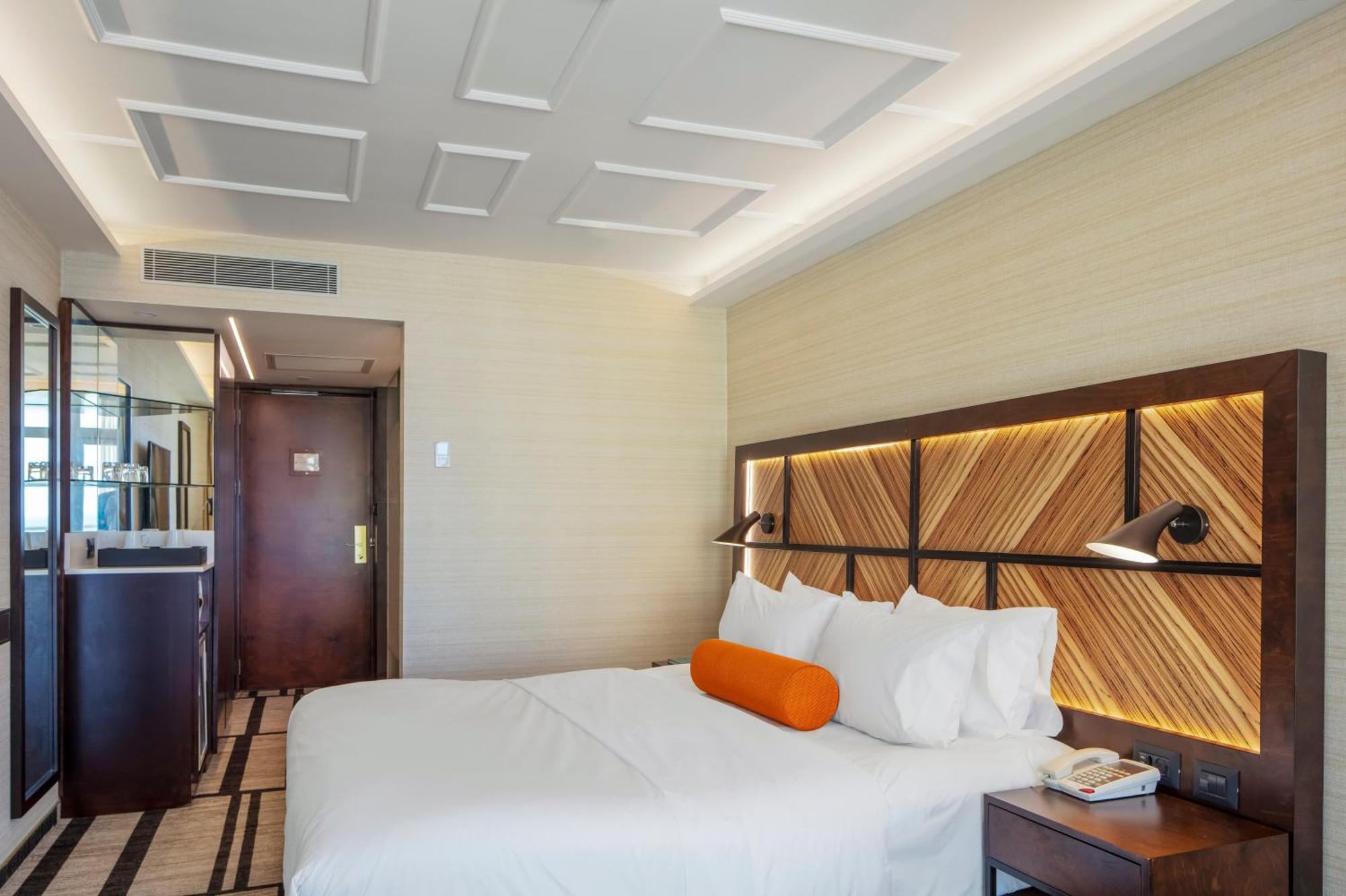 Club lounge access Executive Guest room 1 King Sea view