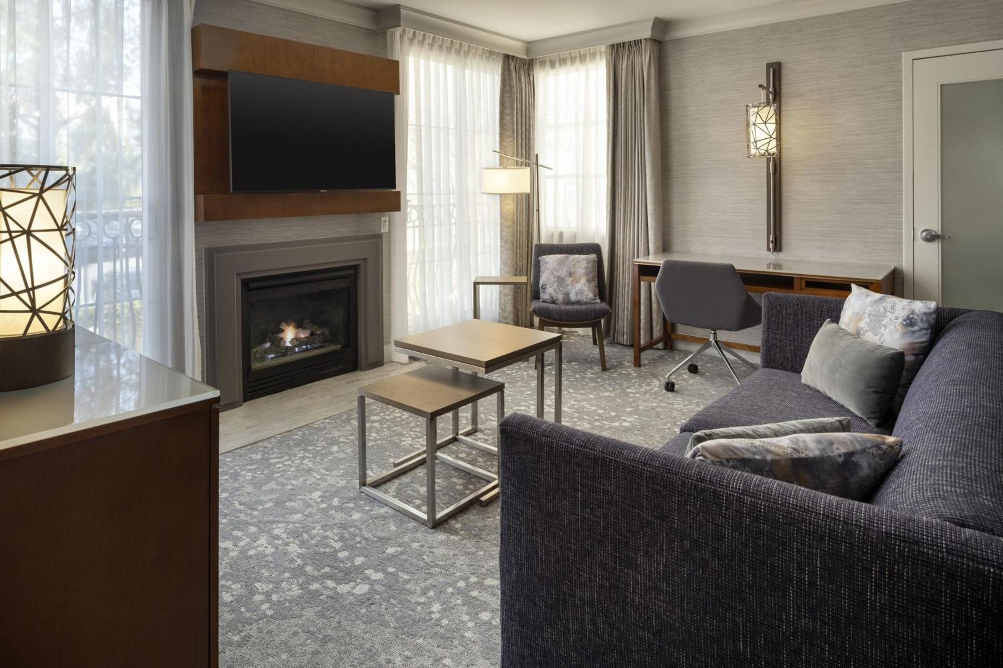 Suite 1 Queen Sofa bed Fireplace