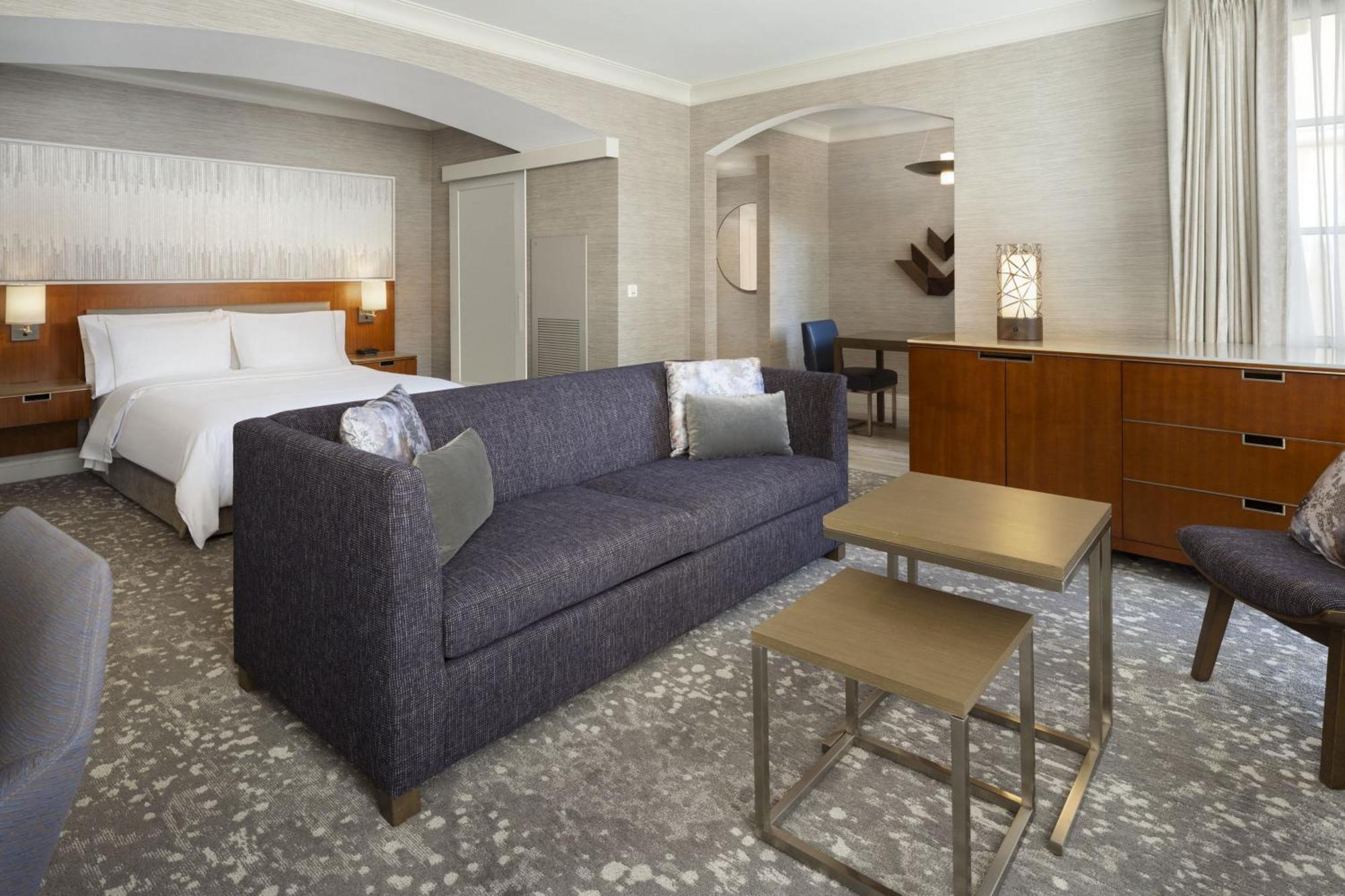 Suite 1 Queen Sofa bed Fireplace