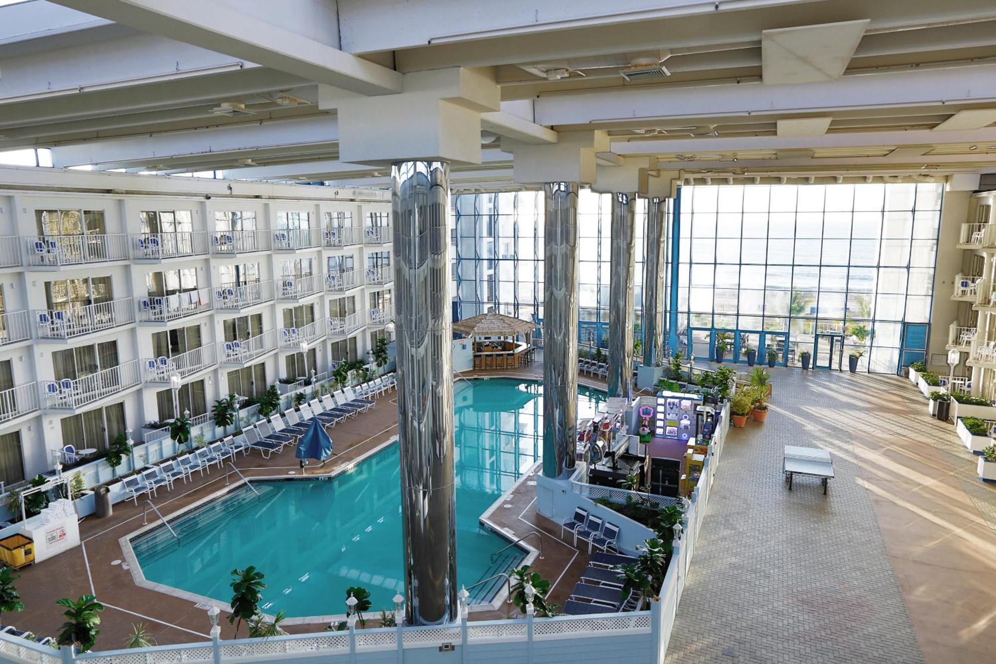 King Suite Pool View