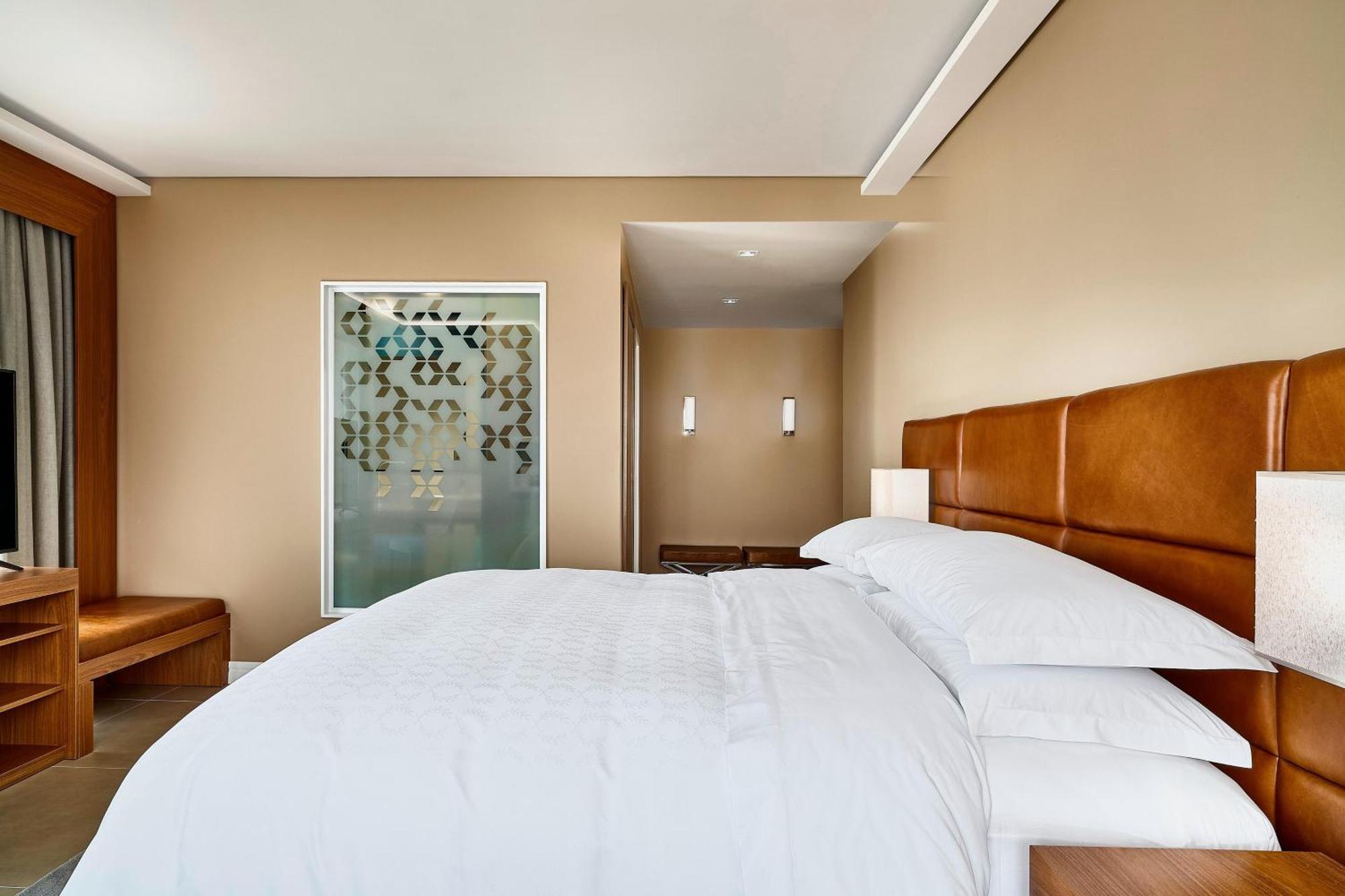 Guest room, 1 King, City view,1616907114:JPEG