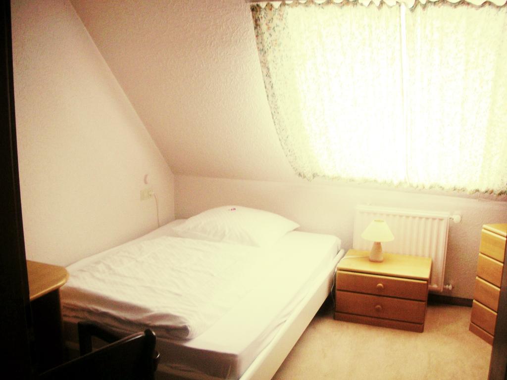 Single Room,174622899:JPEG