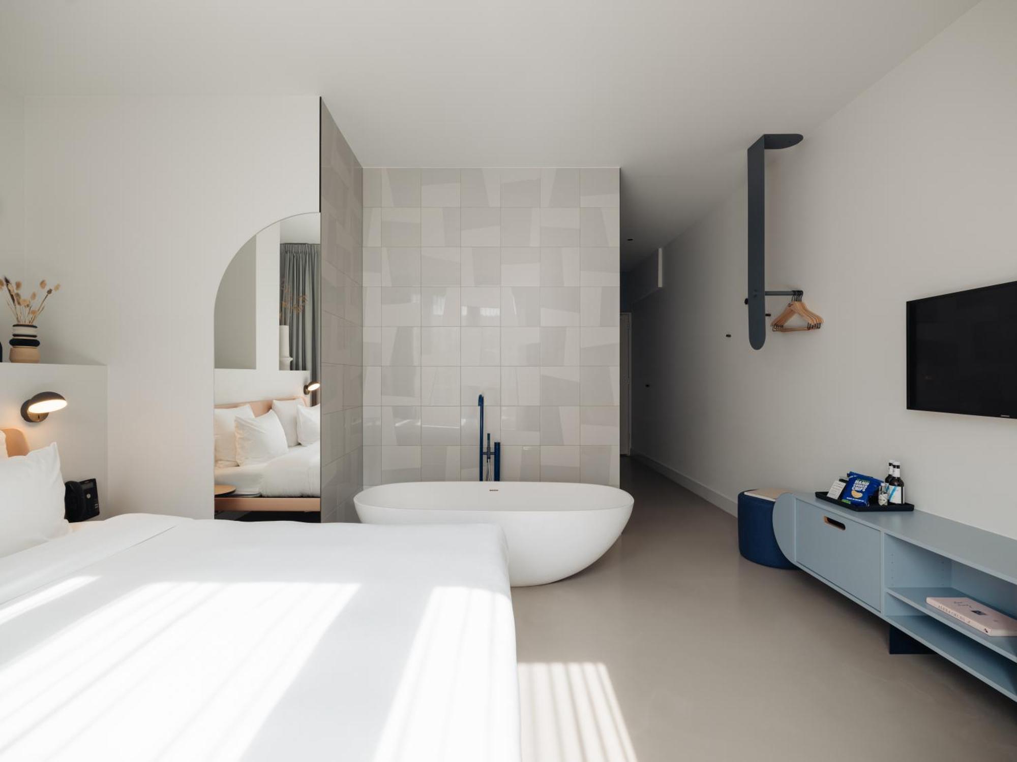 Conscious WOW Room