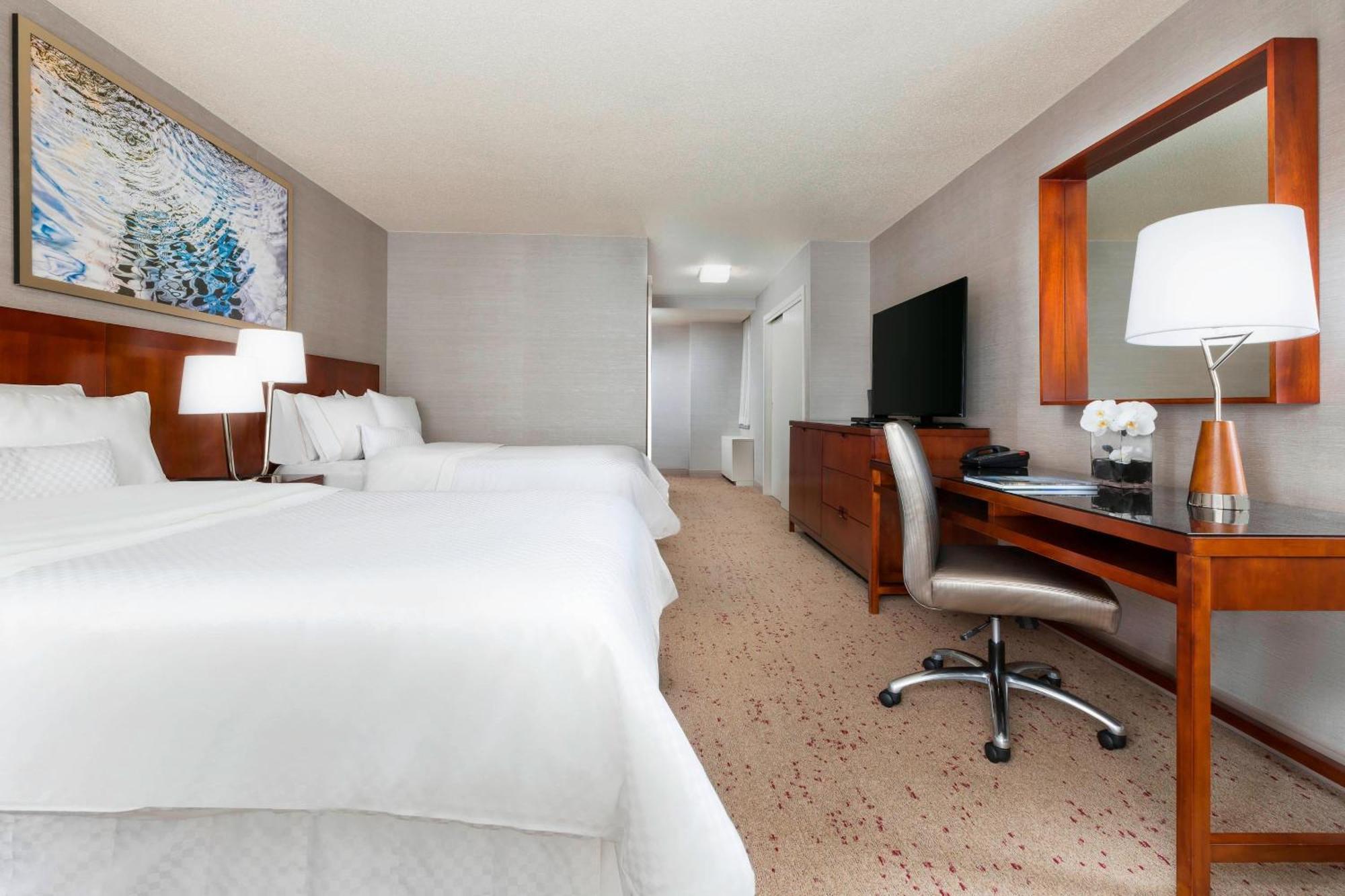 Guest room 2 Double City view High floor