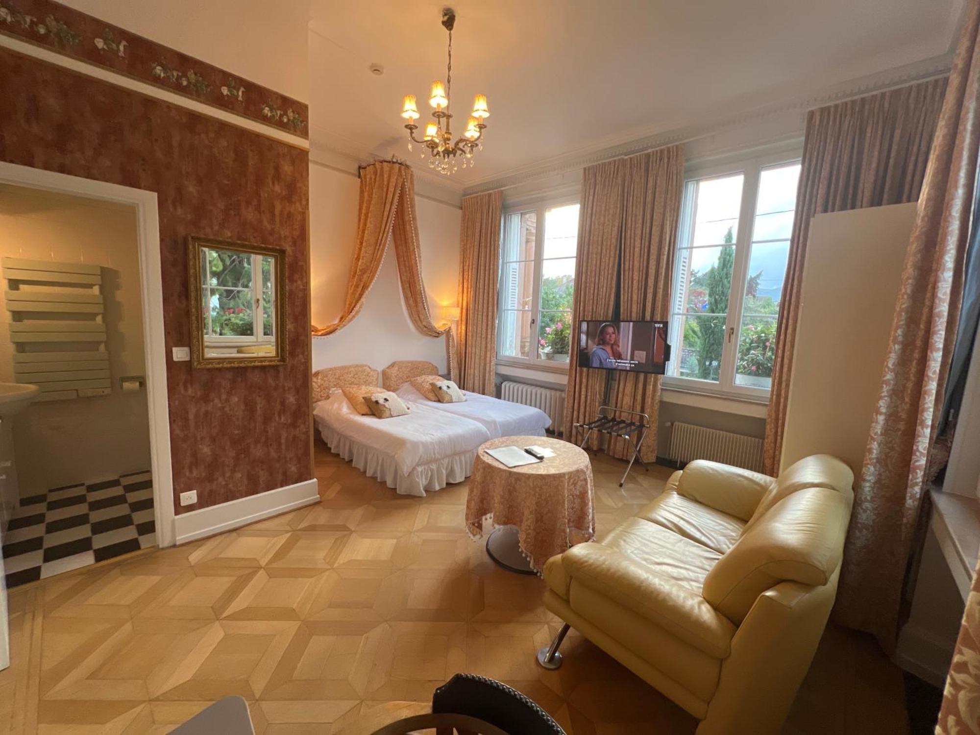 Superior Romantic Double or Twin Room