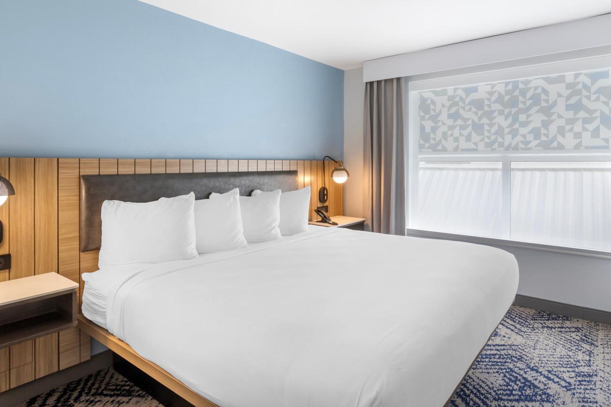 One-Bedroom King Suite Non-Smoking