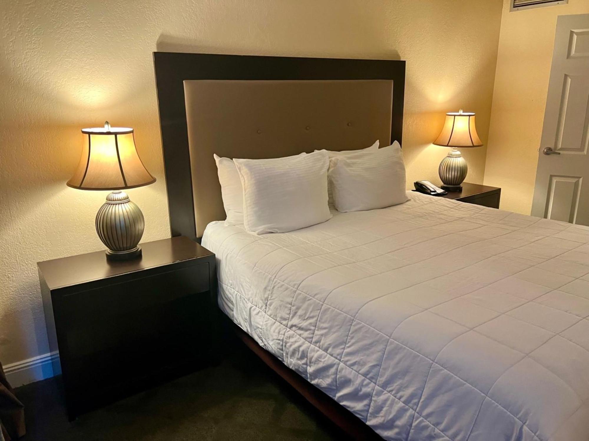 One-Bedroom Suite No Resort Fee