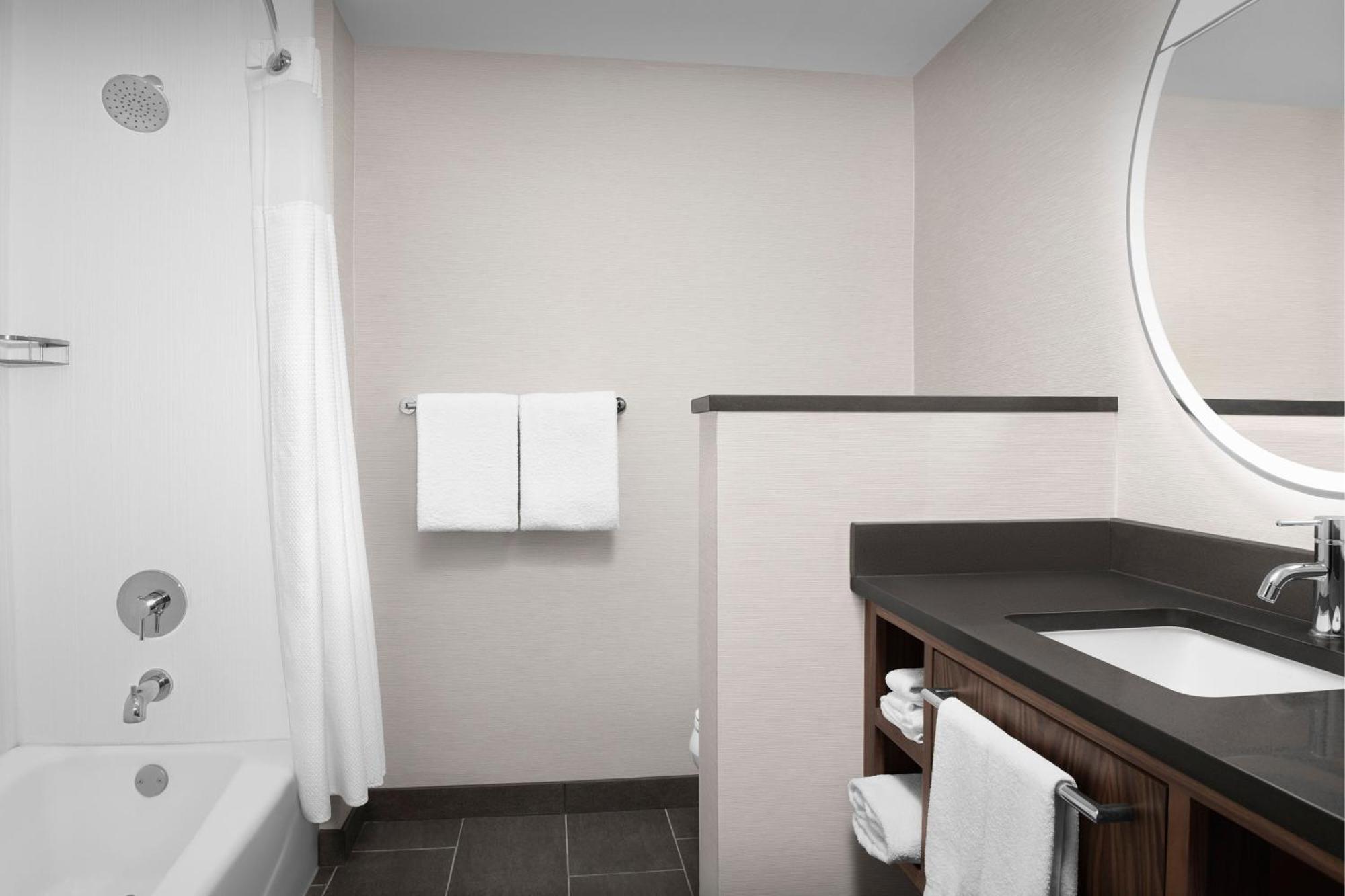King Room Bathtub Mobility Access or Hearing Accessible