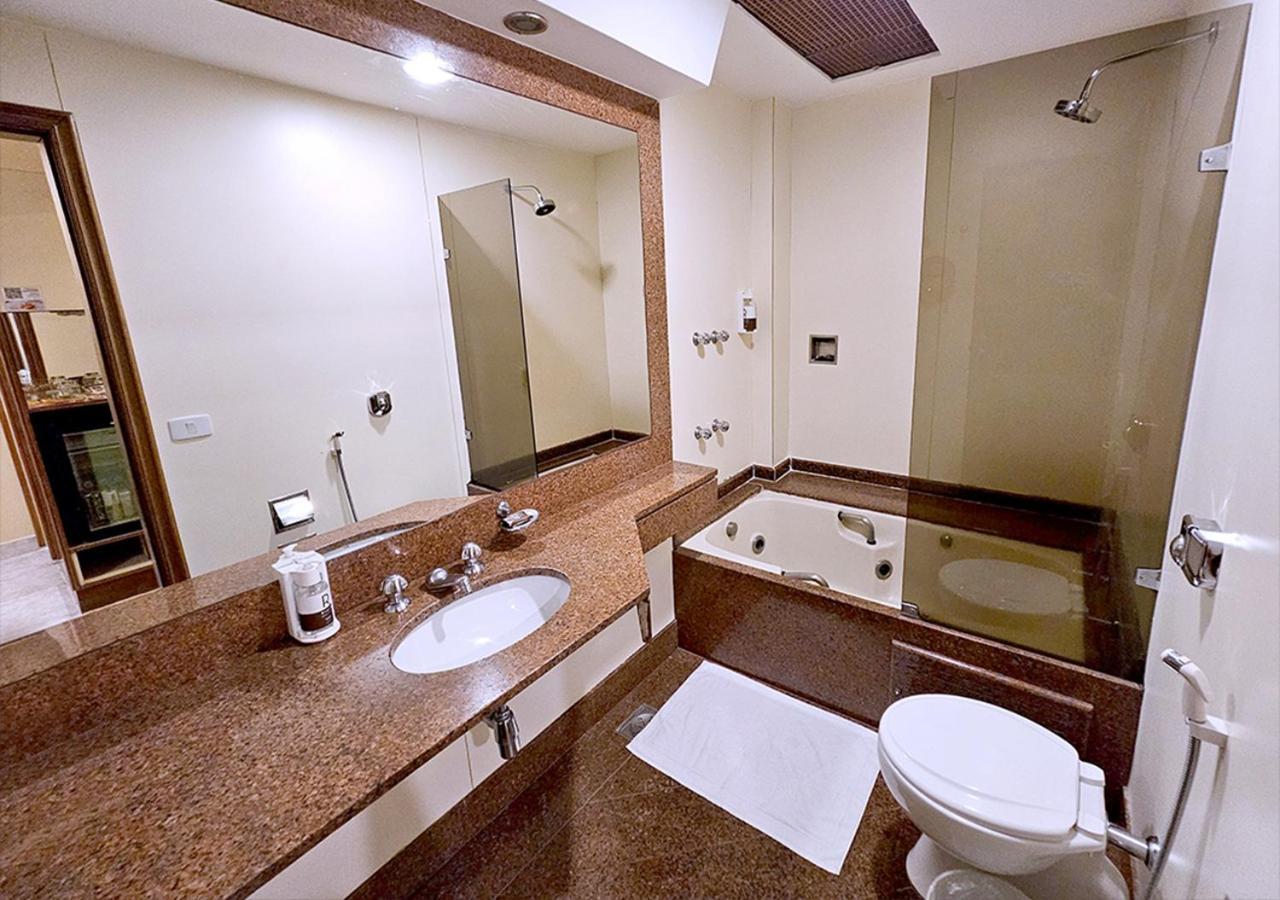 Suíte com Cama de Casal