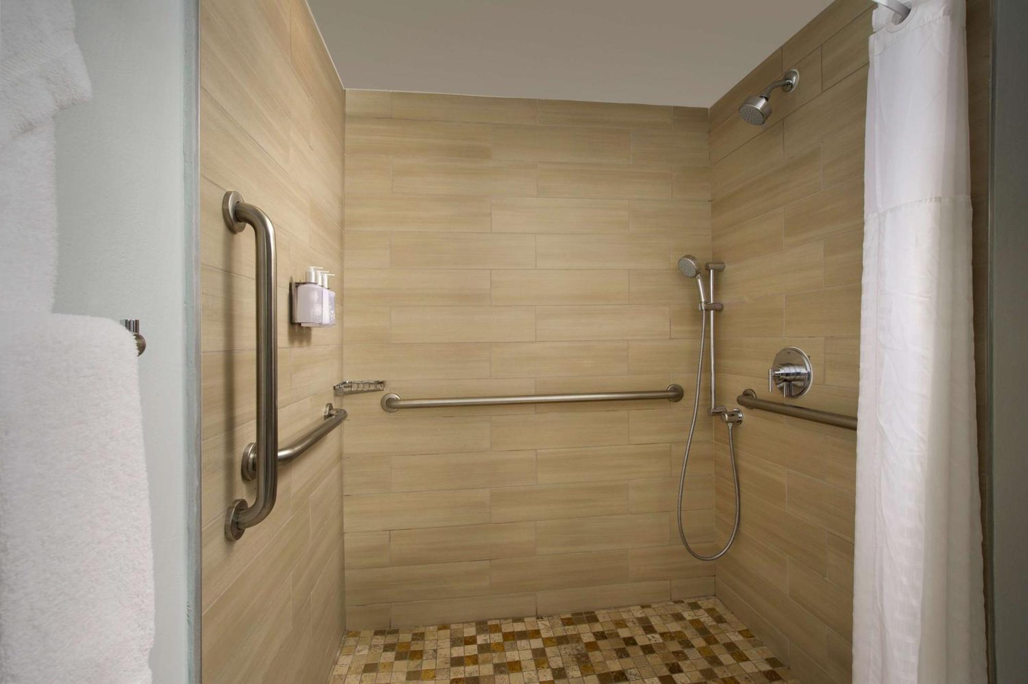 King Room with Roll-in Shower - Disability Access/Non-Smoking