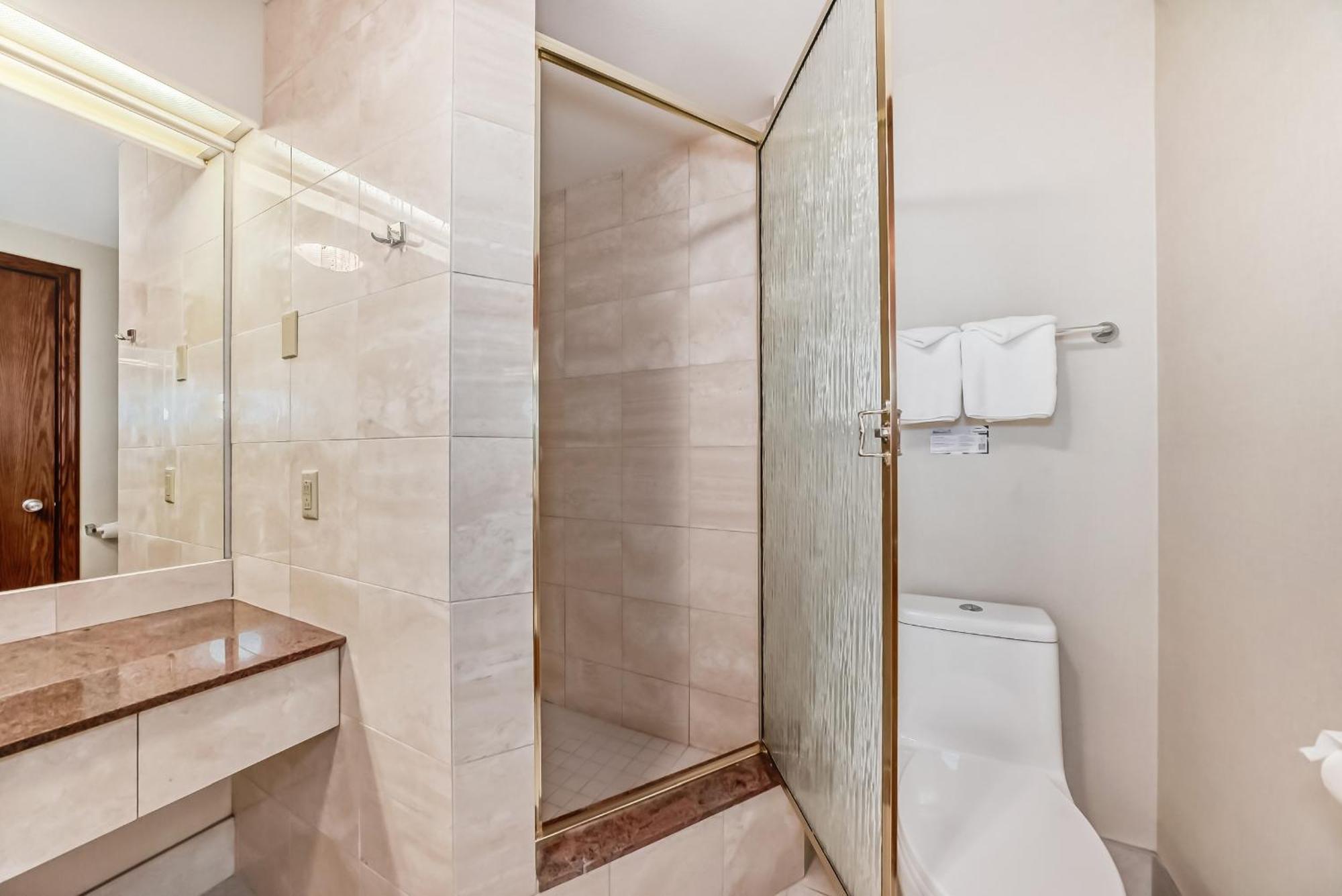 Suite Lit Queen-Size avec Jacuzzi