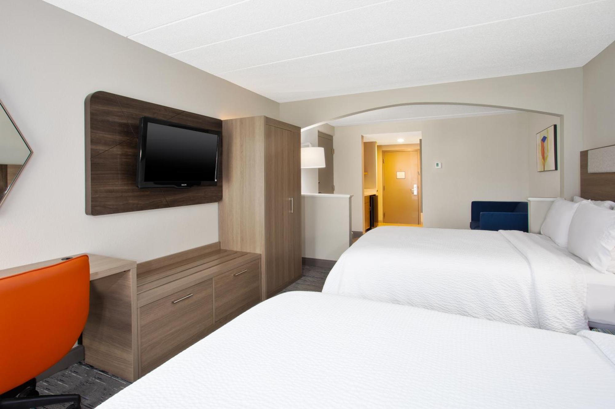 Queen Suite Two Queen Beds