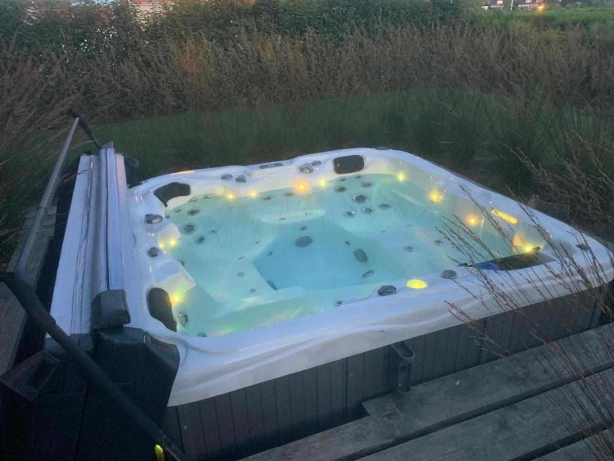 Deluxe Suite Spa Bath