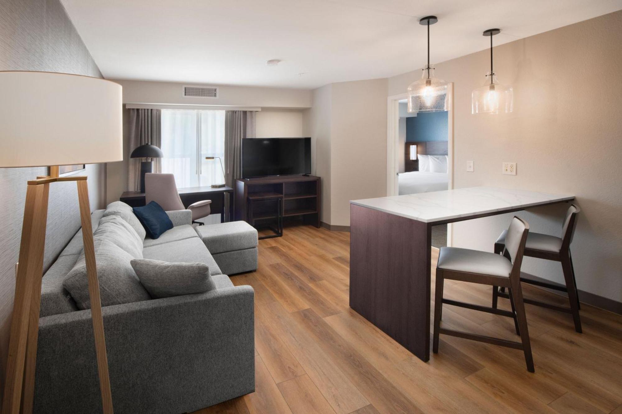 One-Bedroom Queen Suite