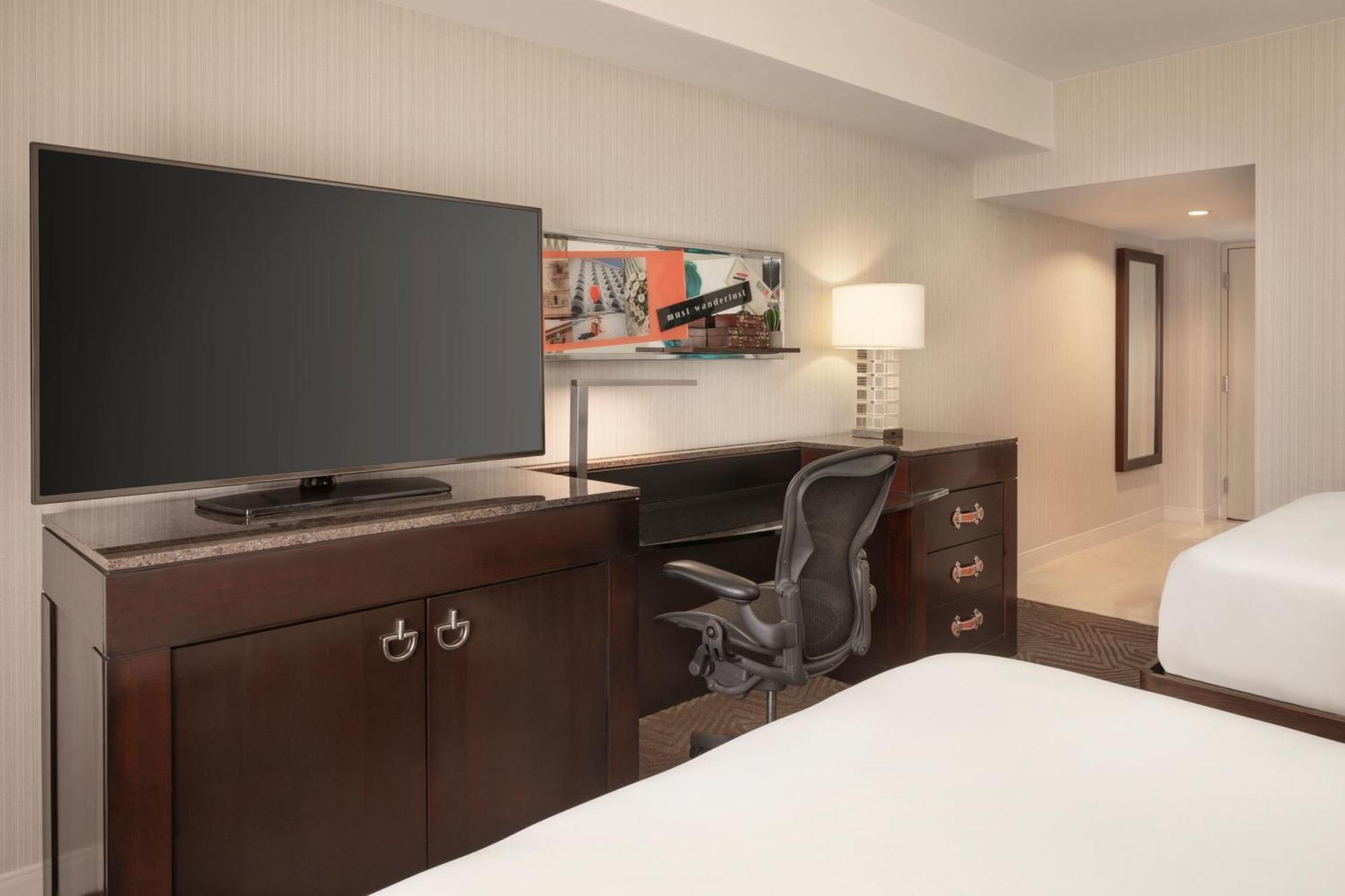 Queen Room Two Queen Beds City View High Floor