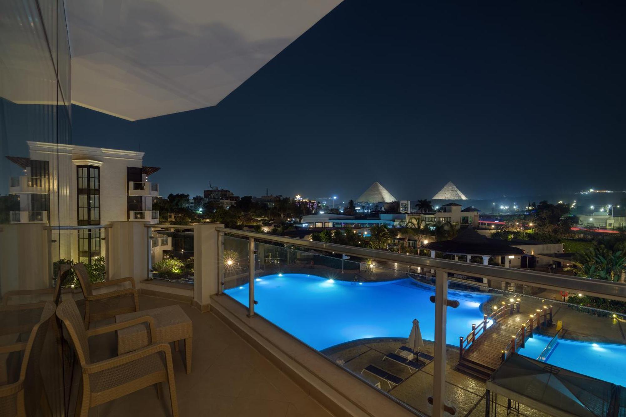 Deluxe Suite Pyramid View