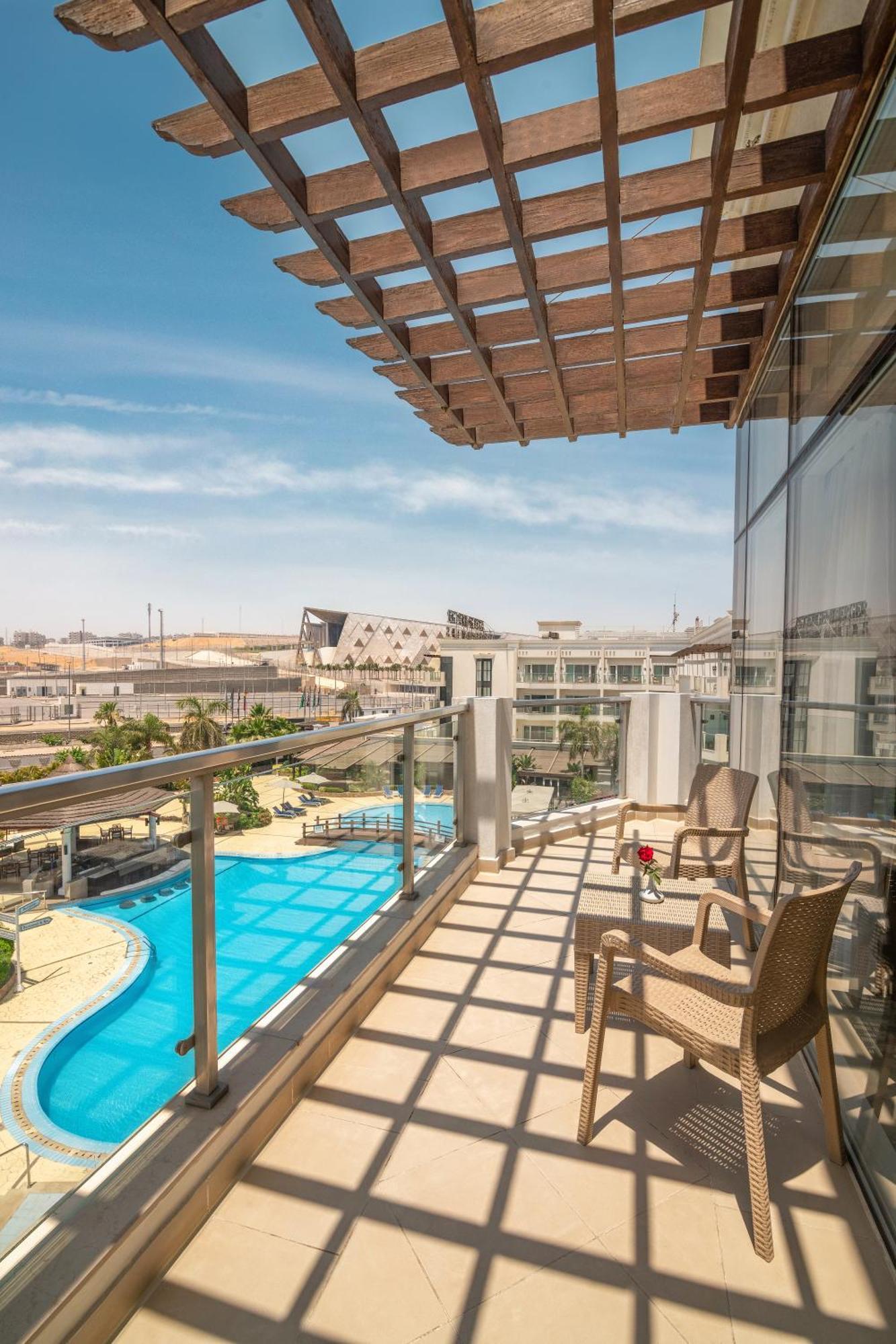 Deluxe Suite Pyramid View