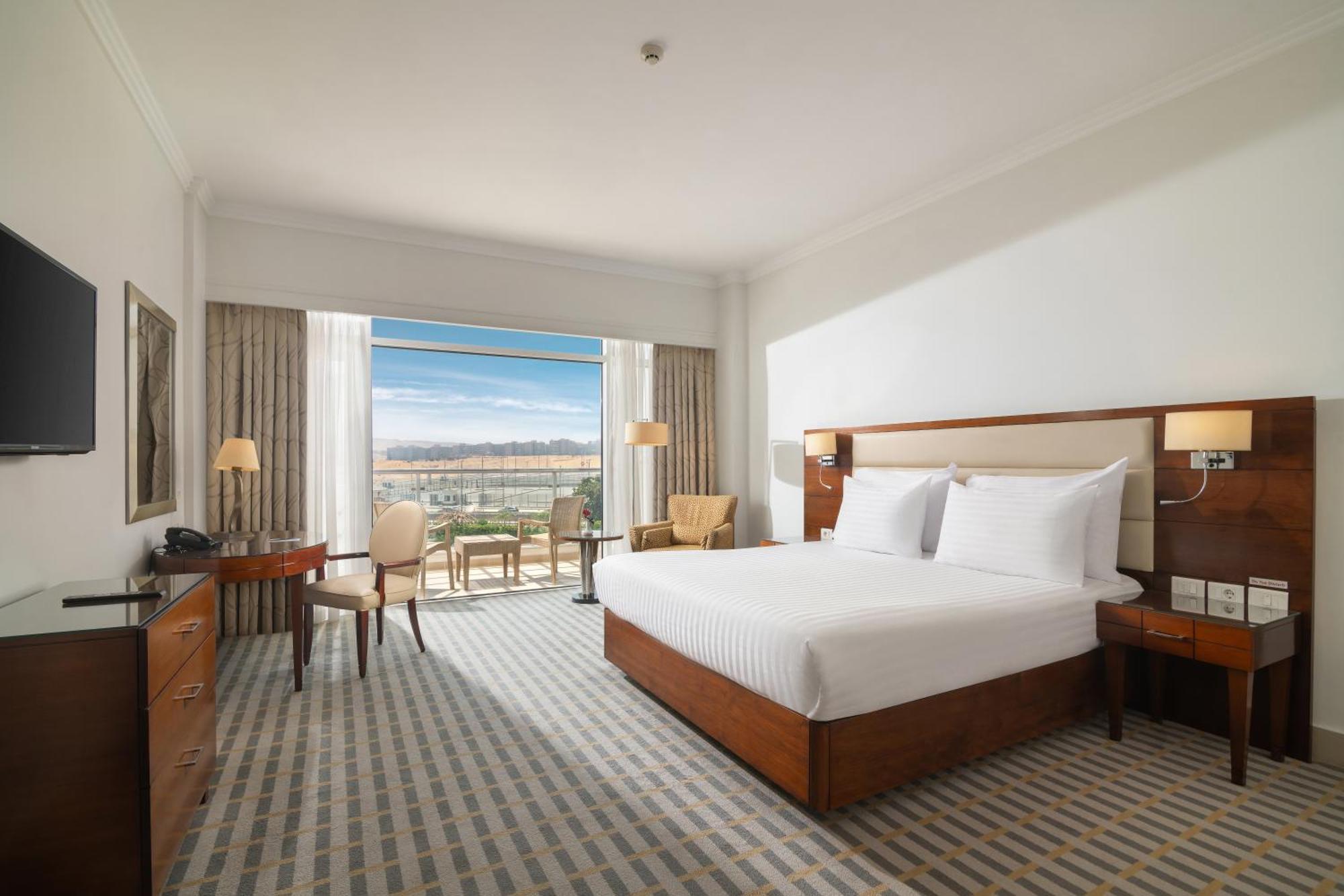 Deluxe Suite Pyramid View