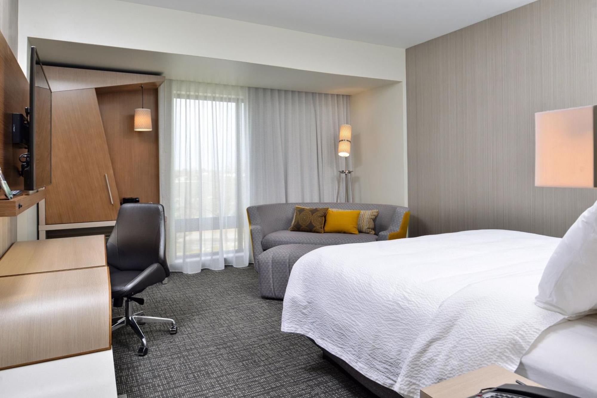 King Room Bathtub Sofa Bed Mobility Access or Hearing Accessible