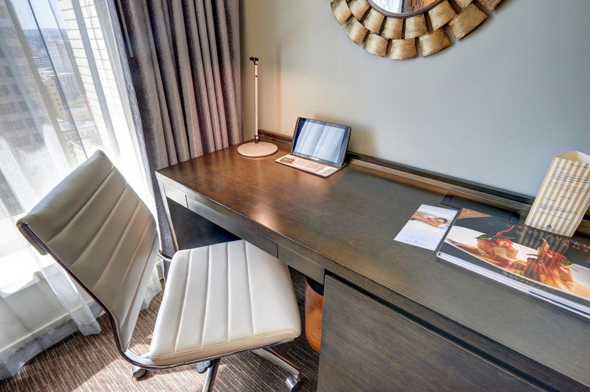 Petite Queen Room