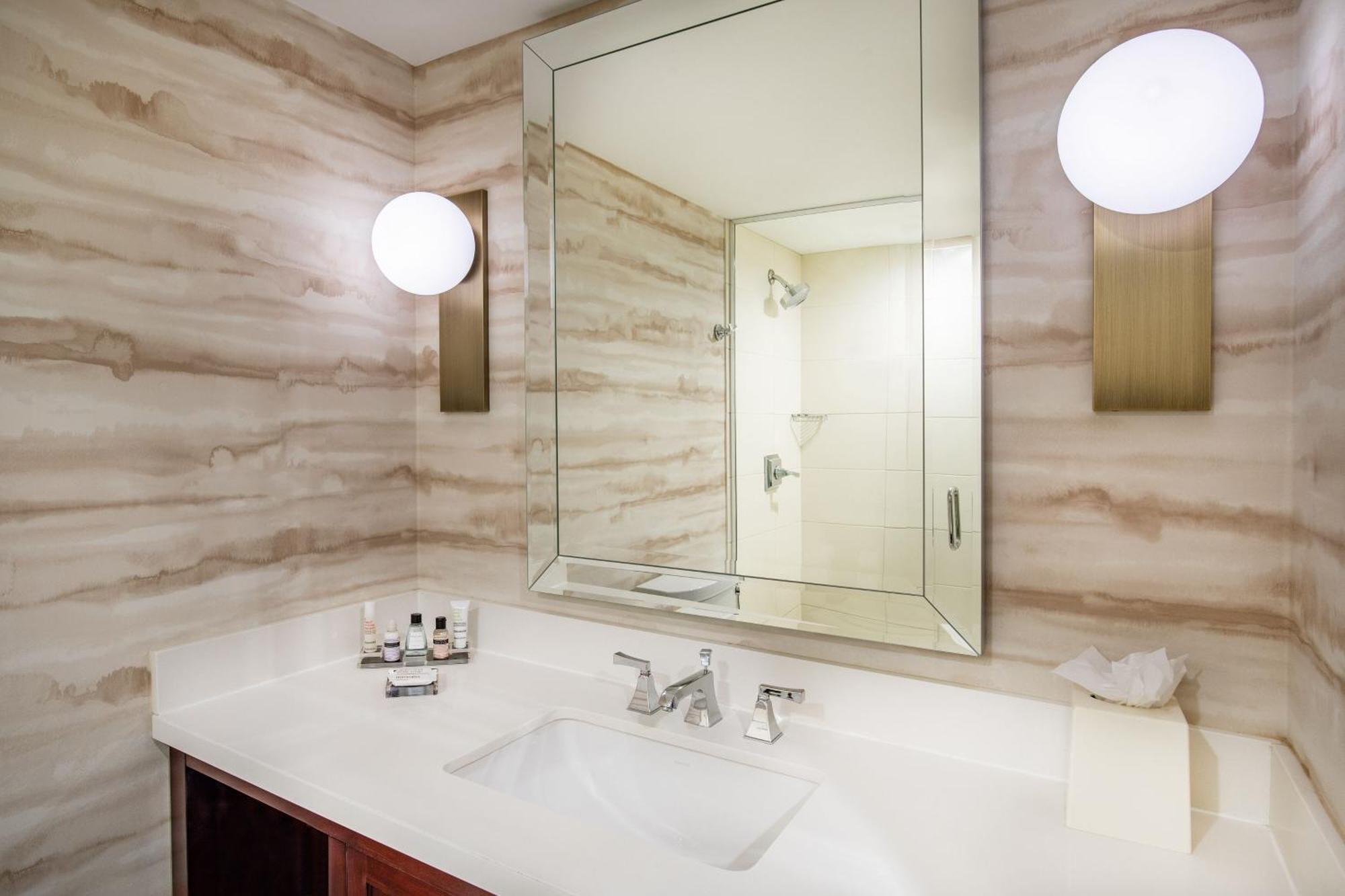 Concierge Level Guest Room with King Bed,1618286016:JPEG