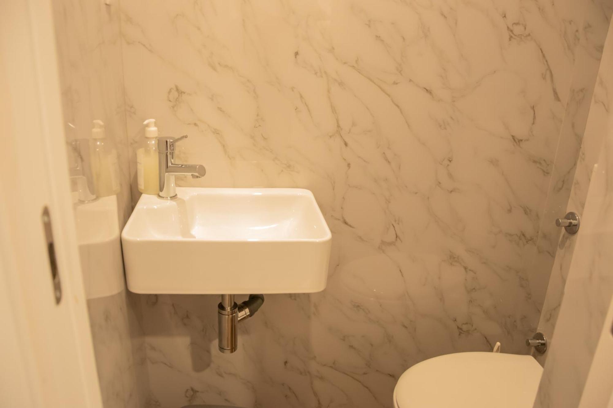 Twin Room Private Bathroom