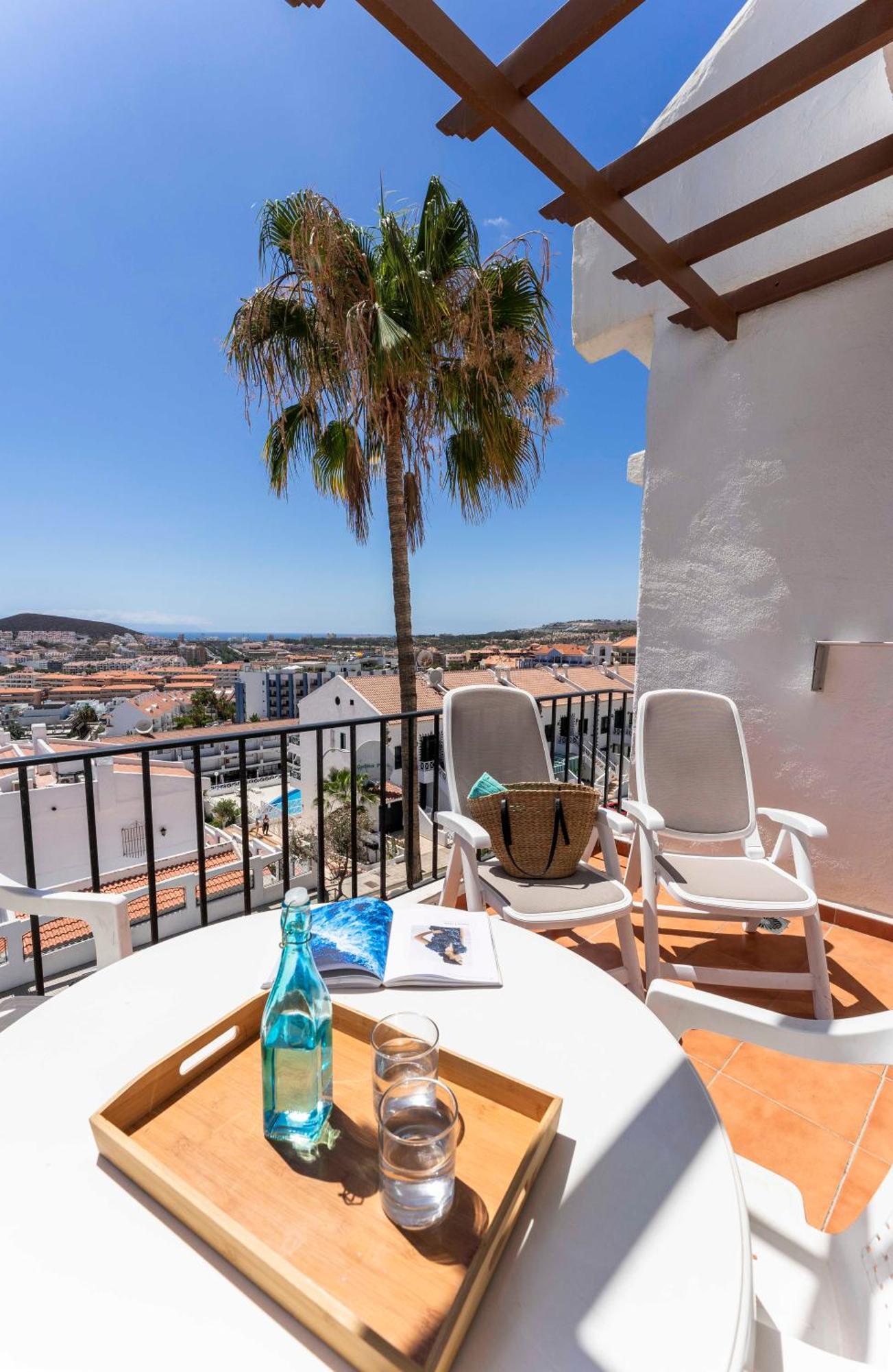 One-Bedroom Apartment Sea View