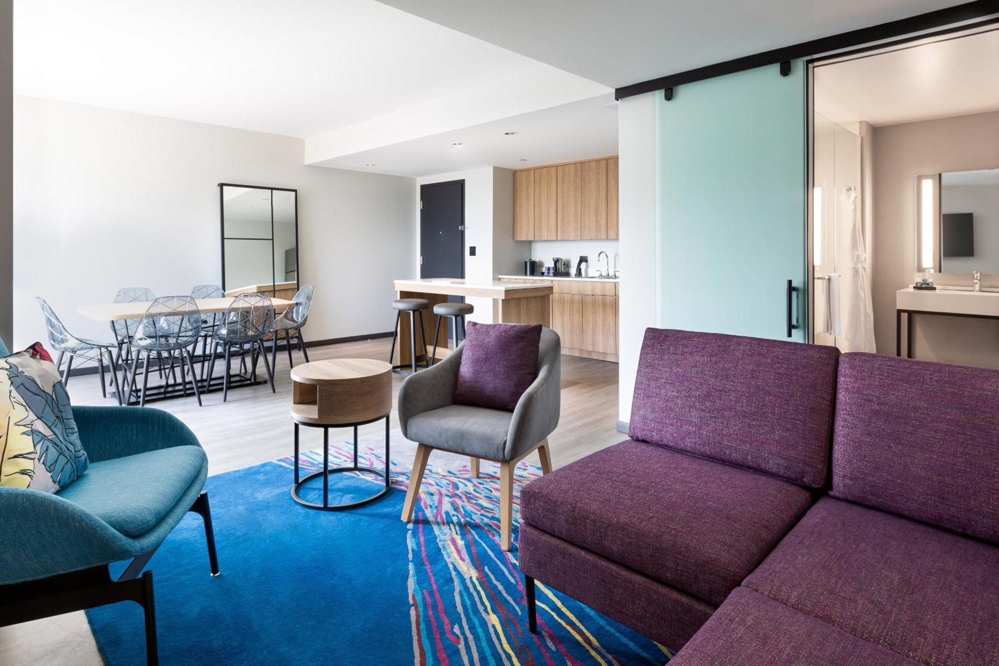 Aloft Suite 1 King Partial bay view