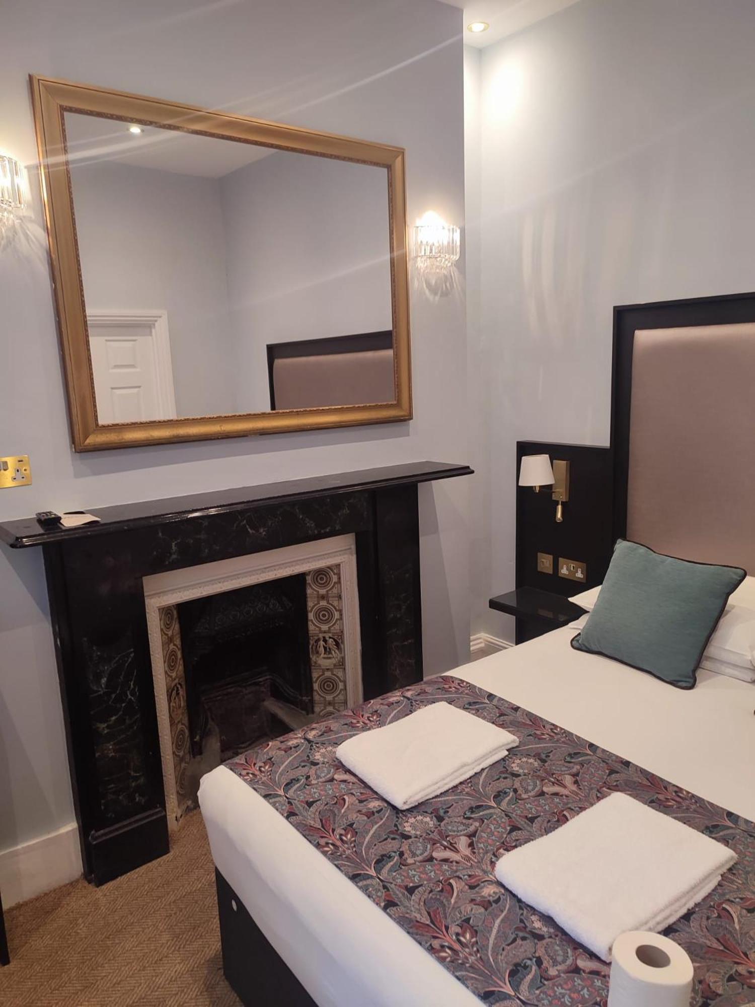Deluxe Double Room,1618821429:JPEG