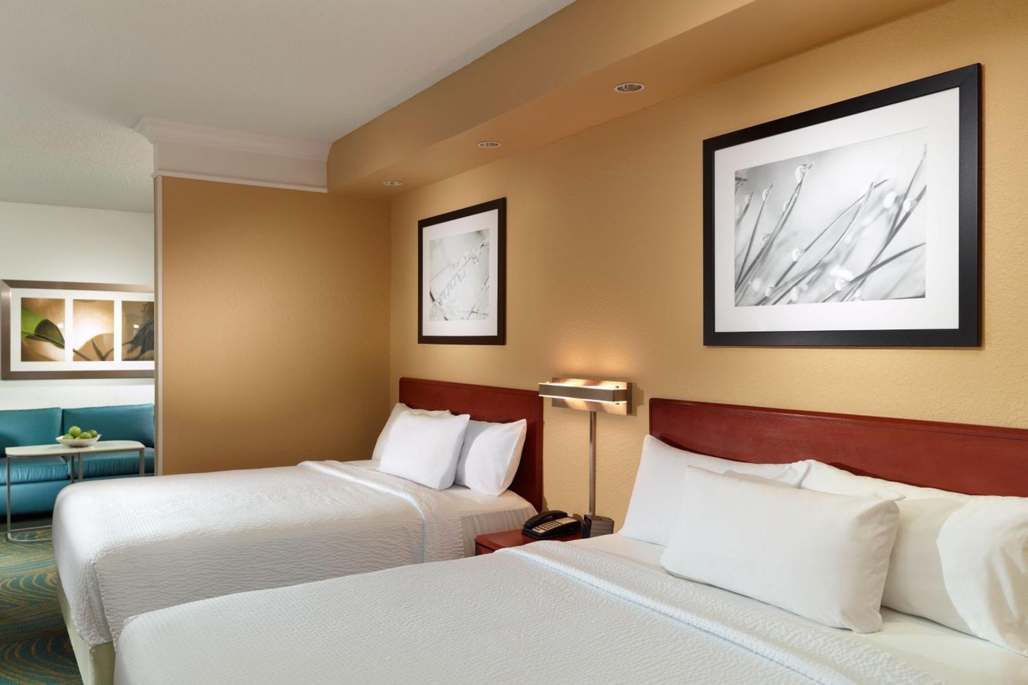 Queen Suite with Two Queen Beds,571153416:JPEG