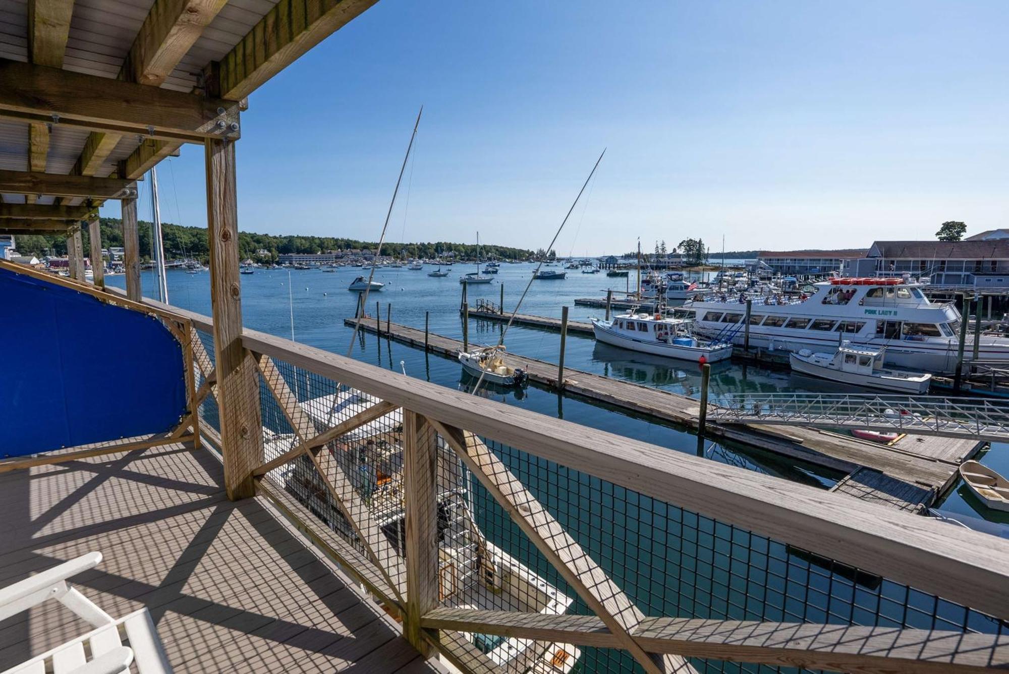 Two Queen Outer Harbor View