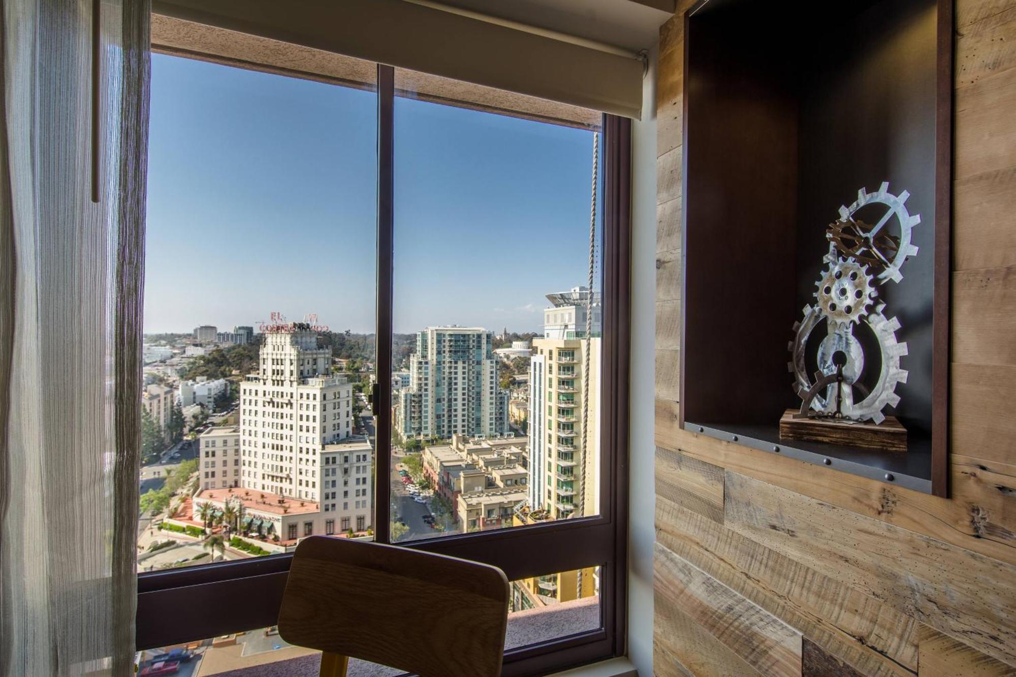 Superior King Suite City View,1618837777:JPEG