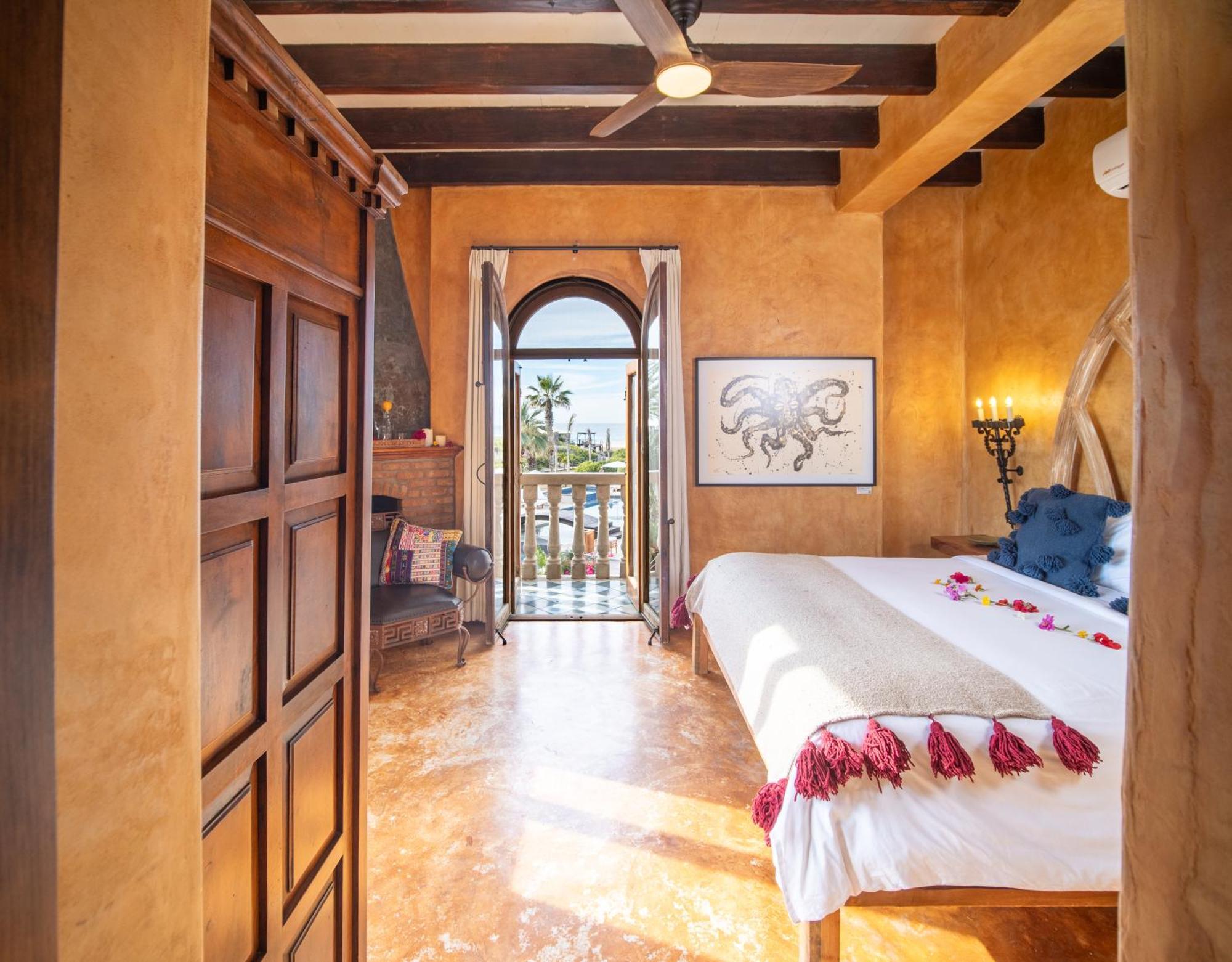 Agave Deluxe Suite1 King Bed Ocean View