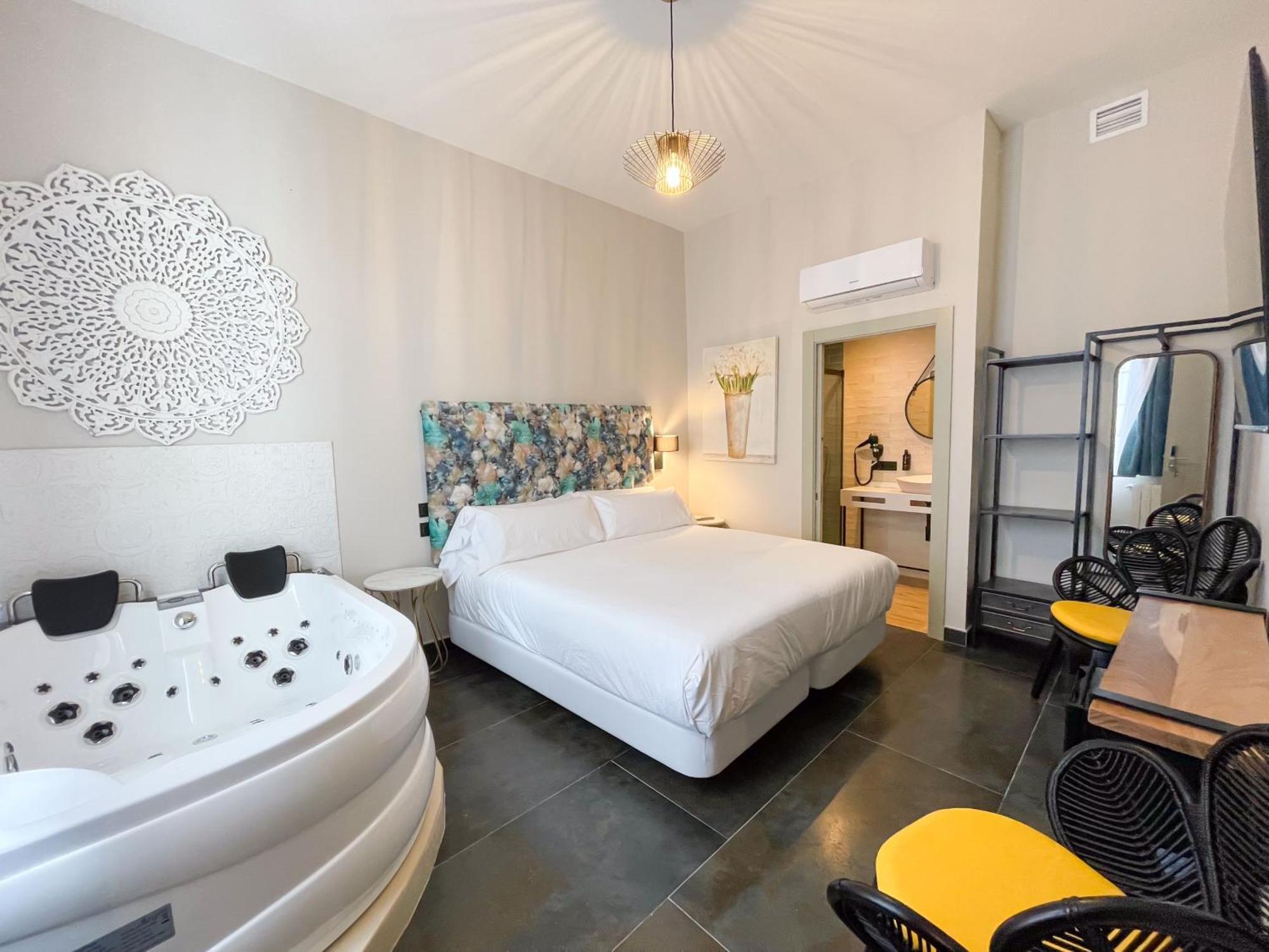 Habitación con bañera de hidromasaje