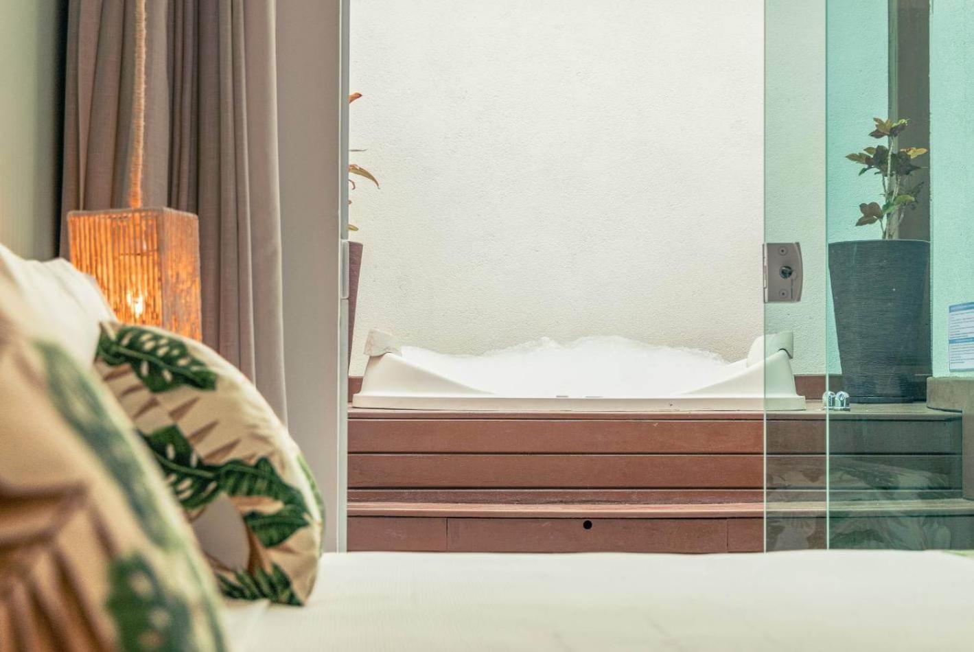 Queen Suite Spa Bath