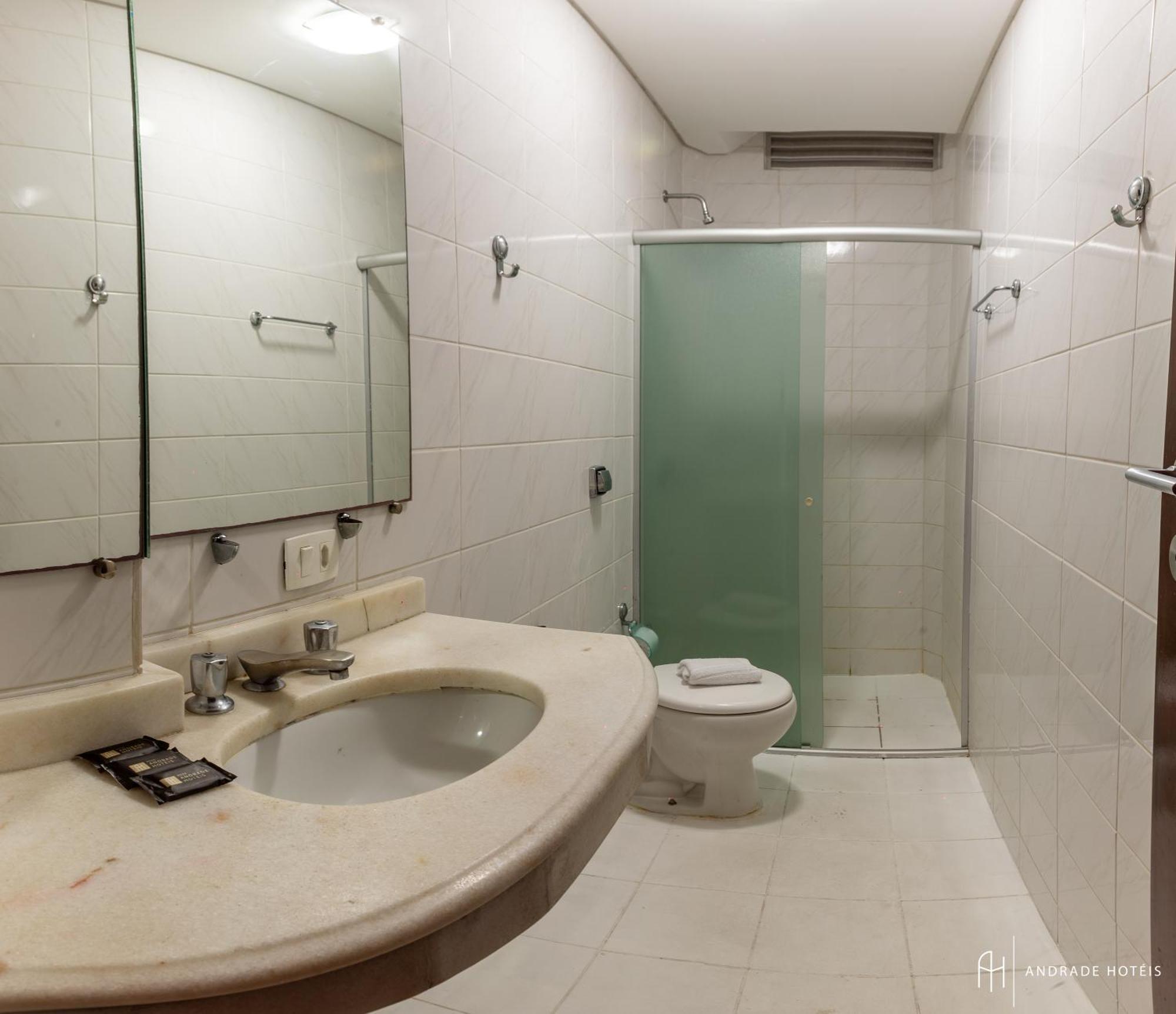 Quarto com 2 Camas de Solteiro