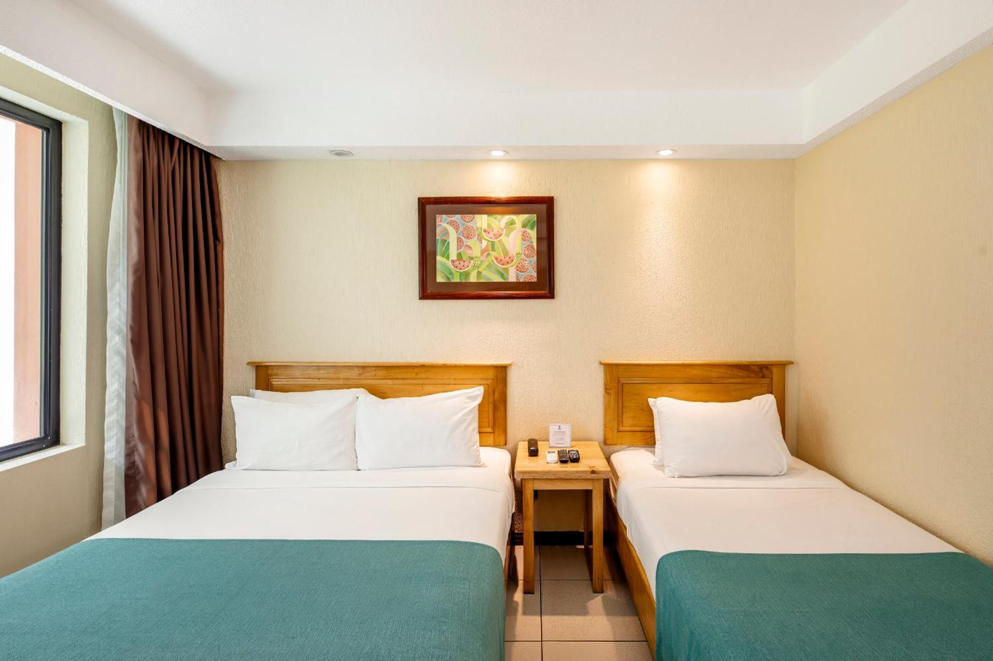 Double Single Room Roll Shower Garden View Disability Access or Non-Smoking