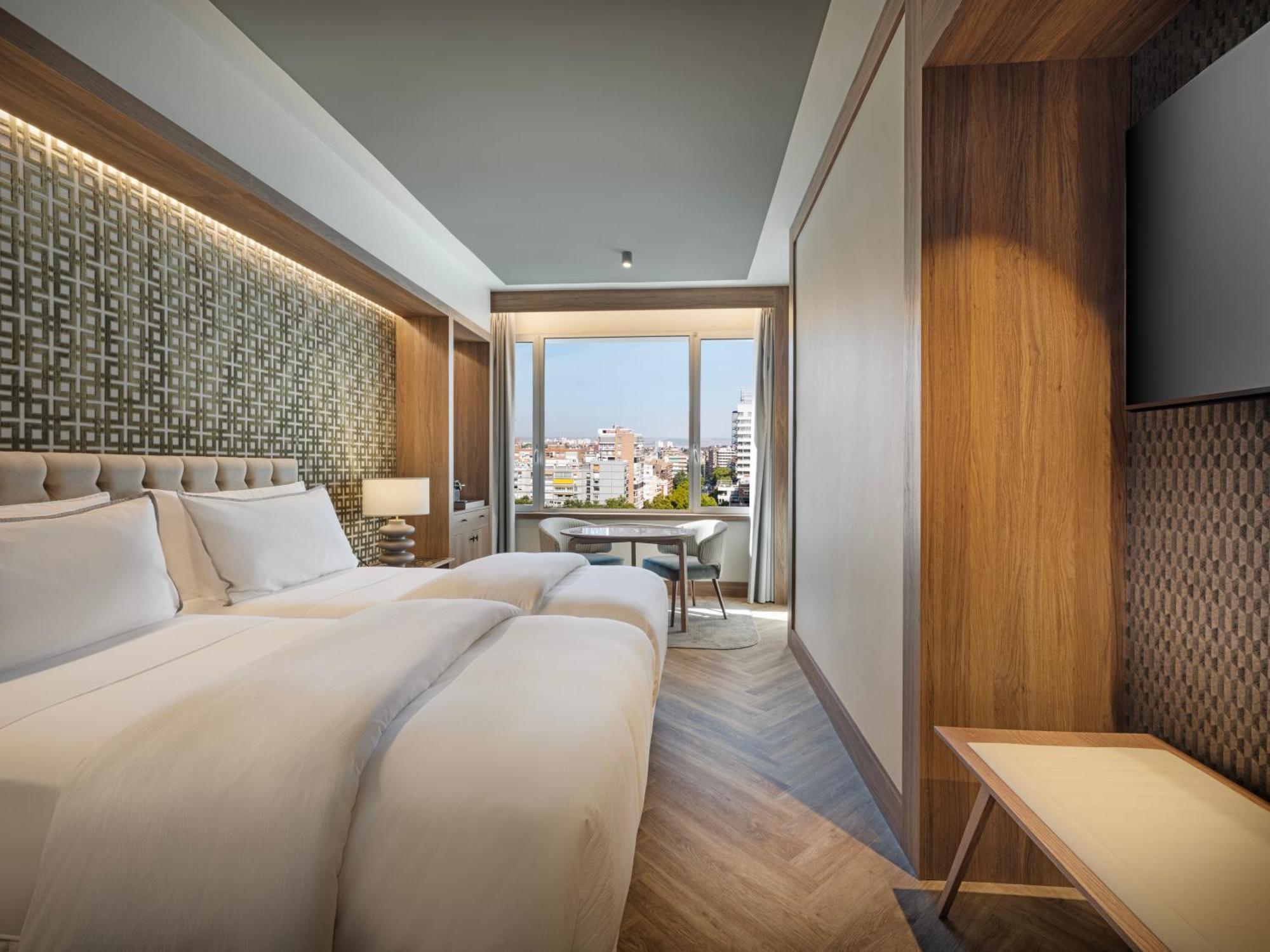 Deluxe Twin Room City View
