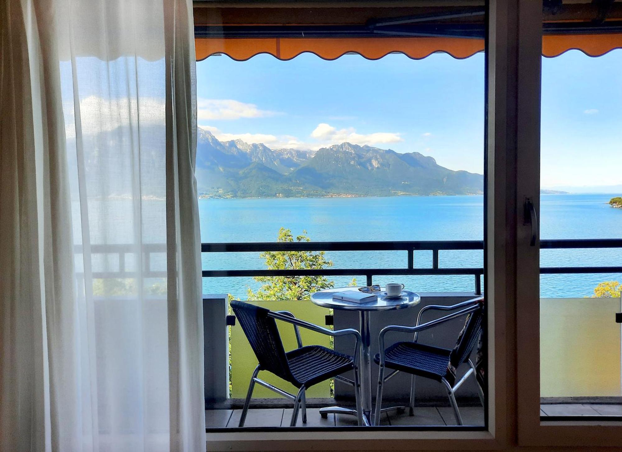 Junior Suite Lake View balcony