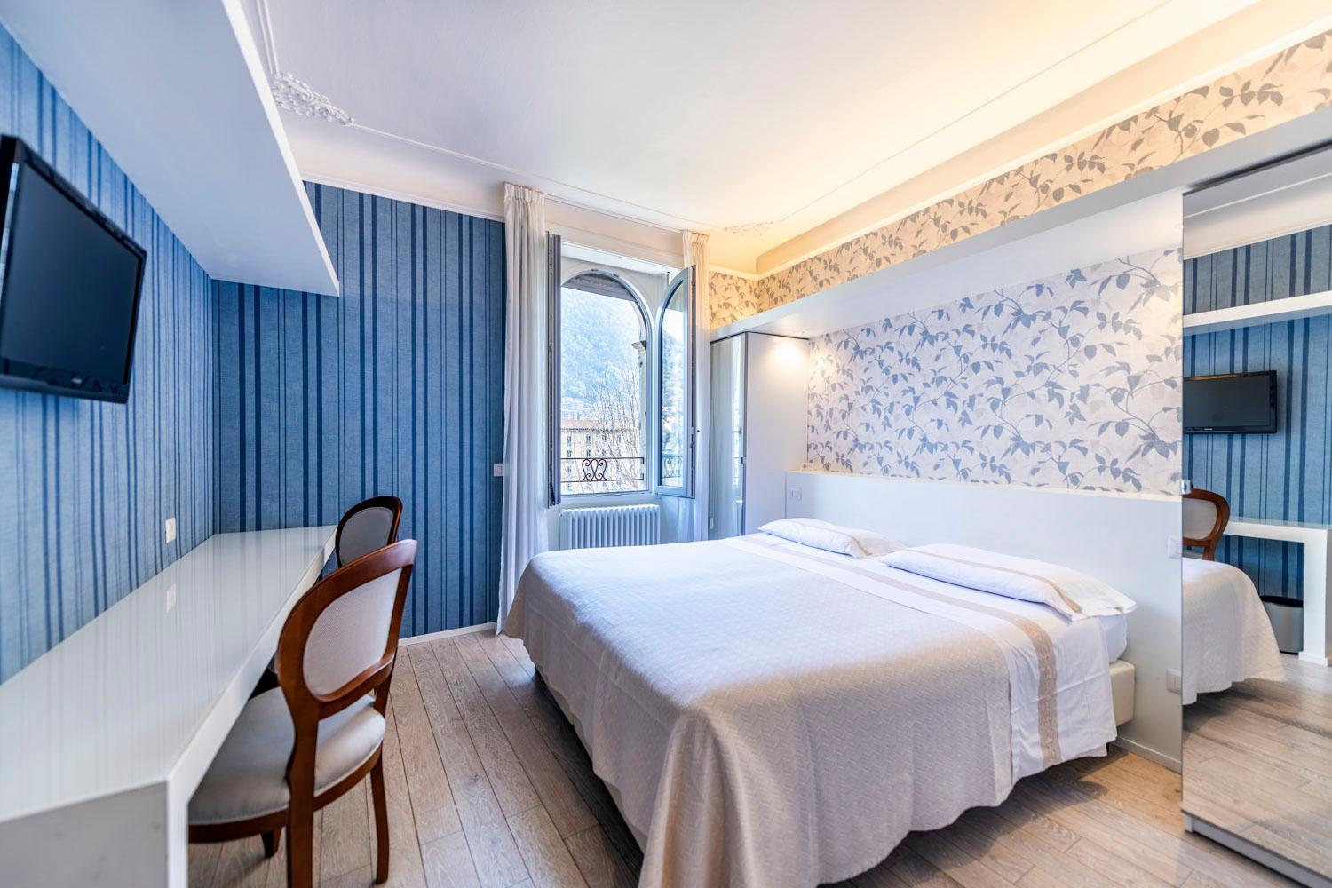 Superior Double or Twin Room Front Lake View