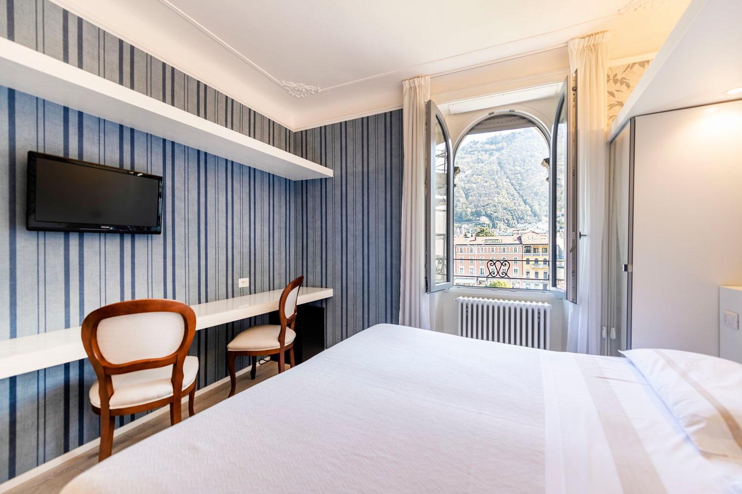 Superior Double or Twin Room Front Lake View