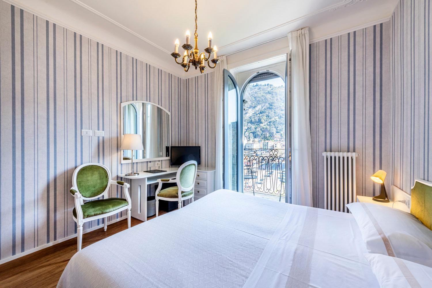 Superior Double or Twin Room Front Lake View