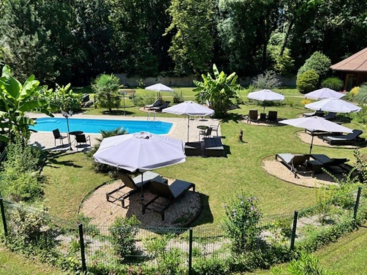 Pool Pavilion Deluxe