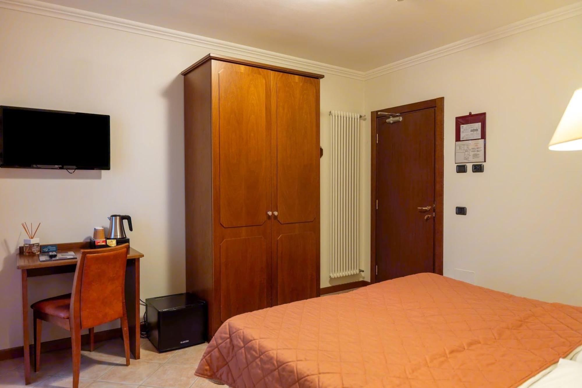 Double Room Balcony Lake View