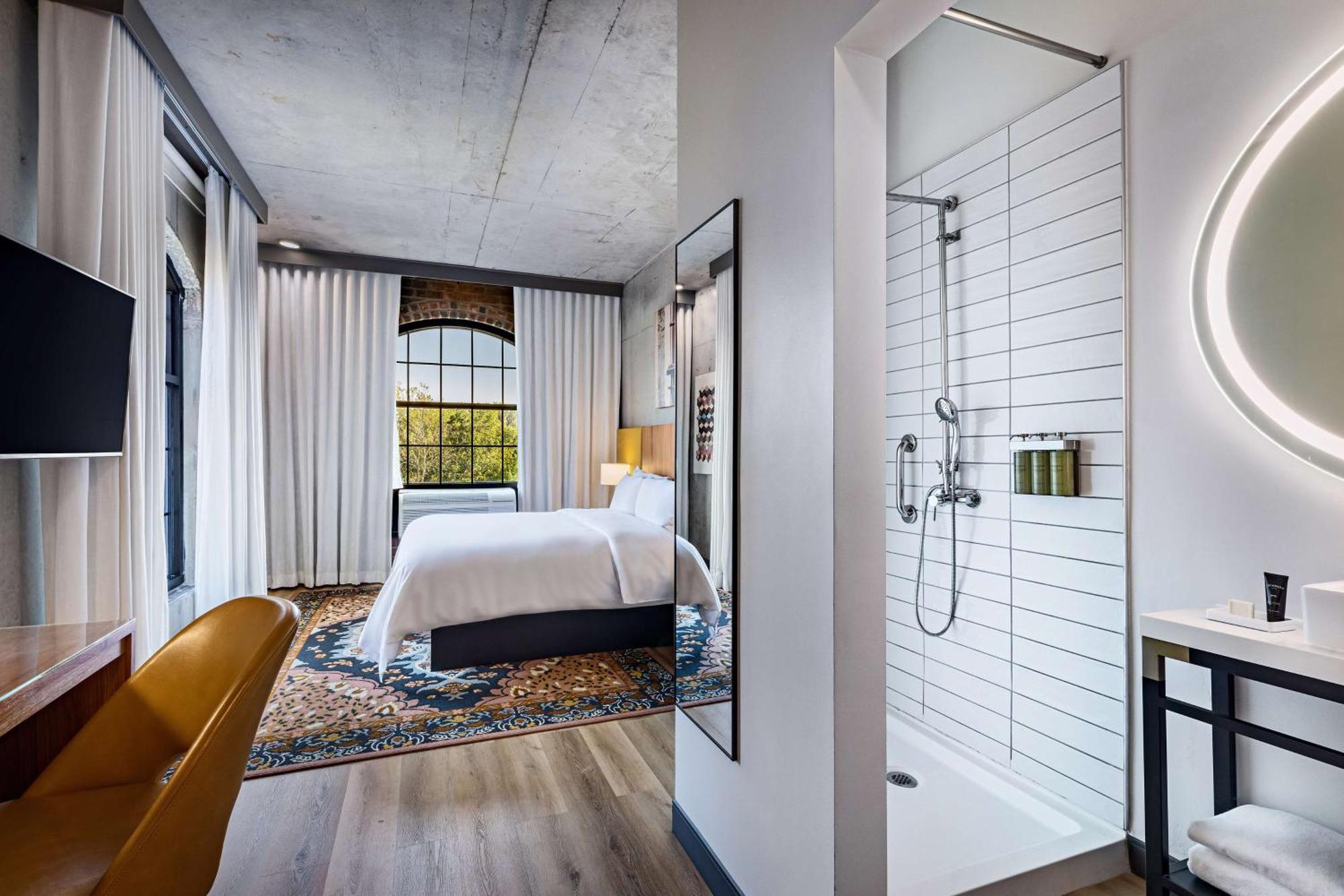 Corner King Room River View