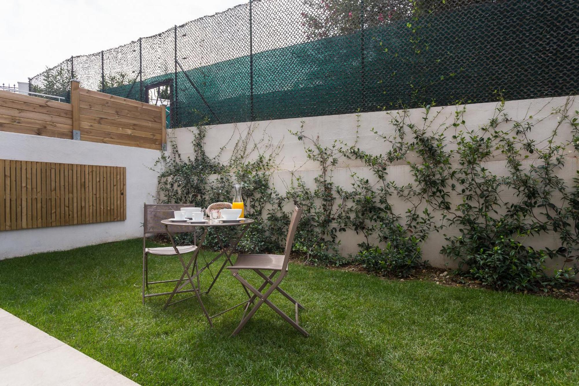 One-Bedroom Apartment Garden