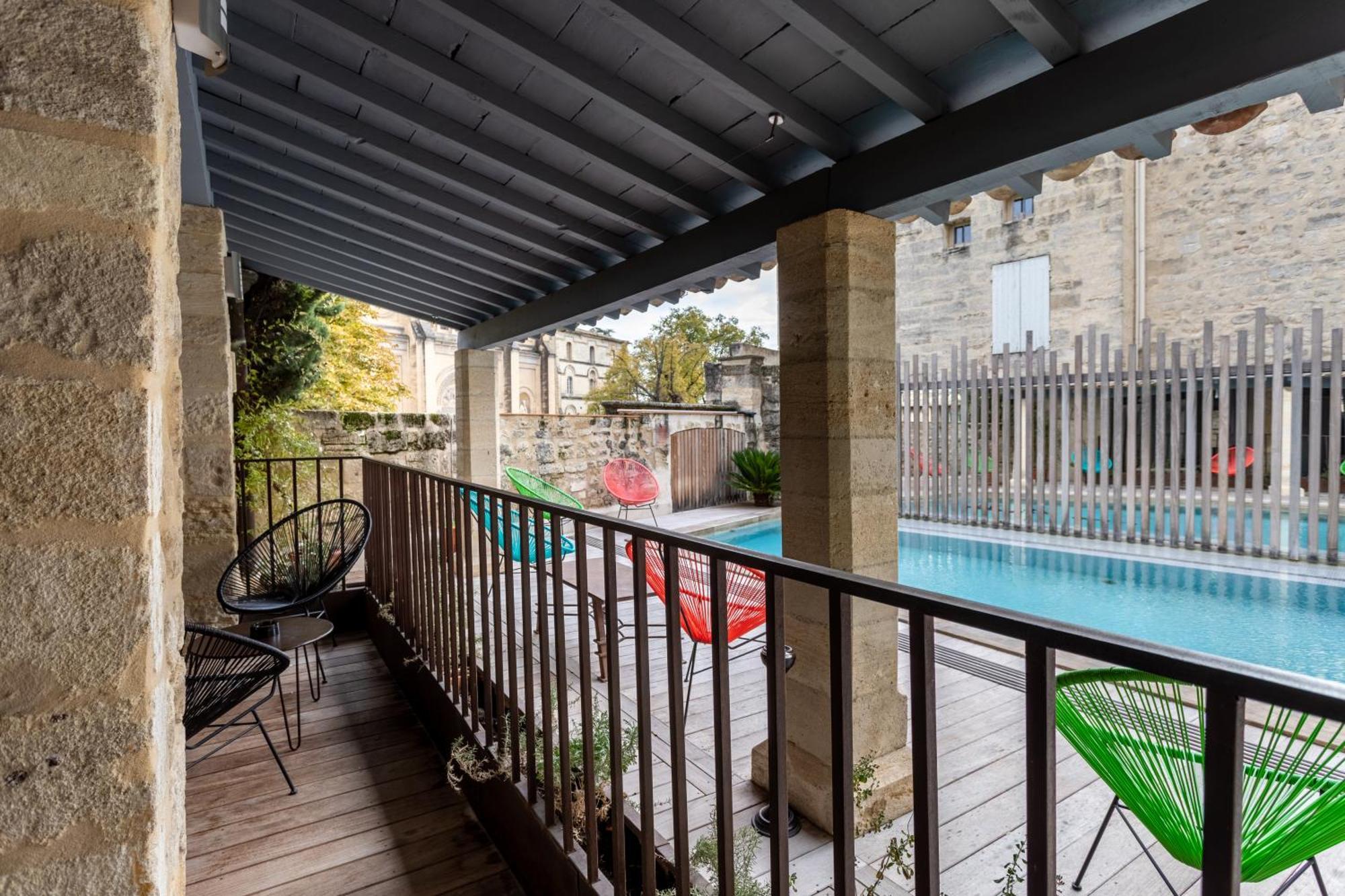 Deluxe Family Suite Poolside terrace