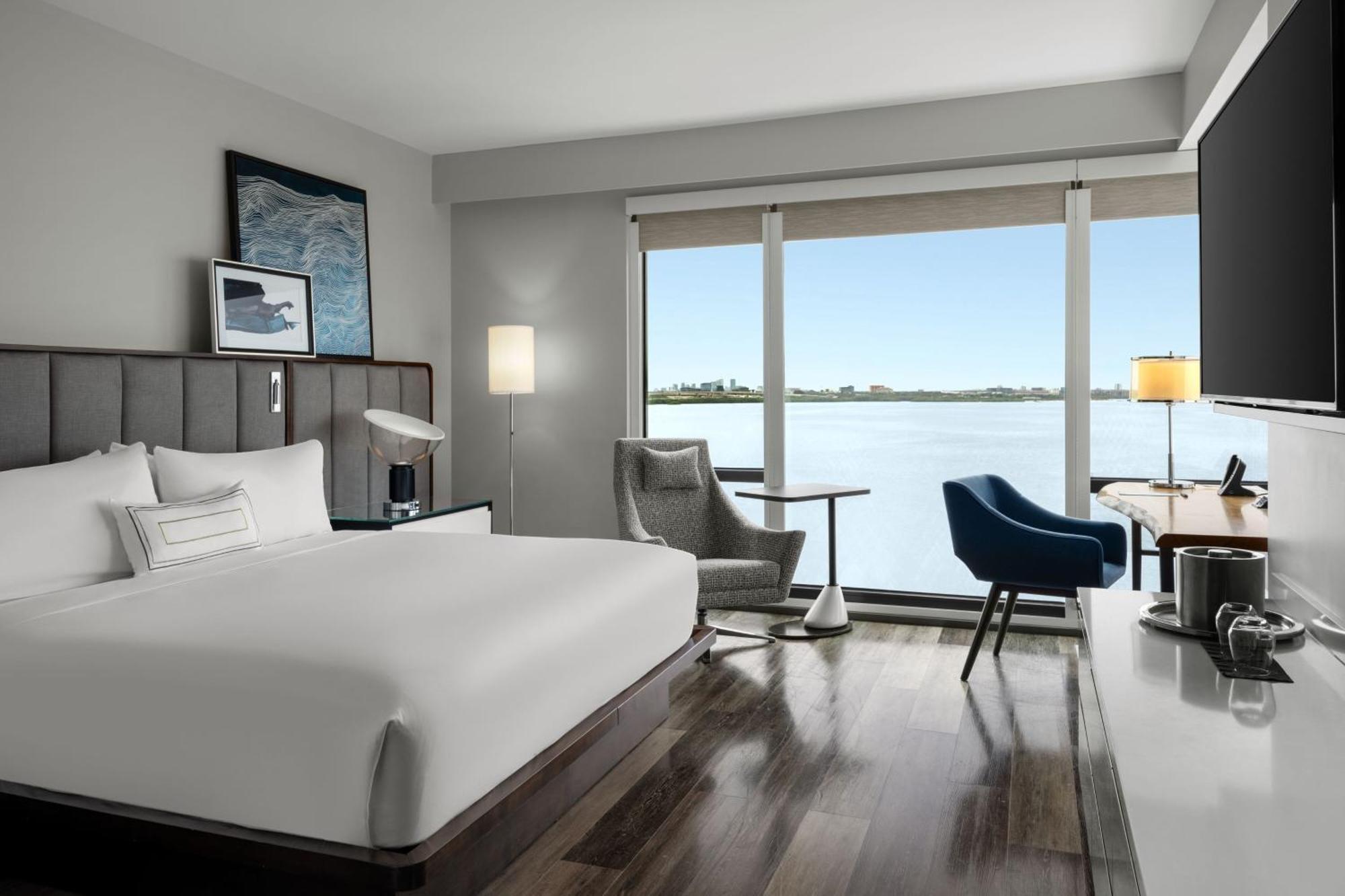 Deluxe King Room Sunset Water Views