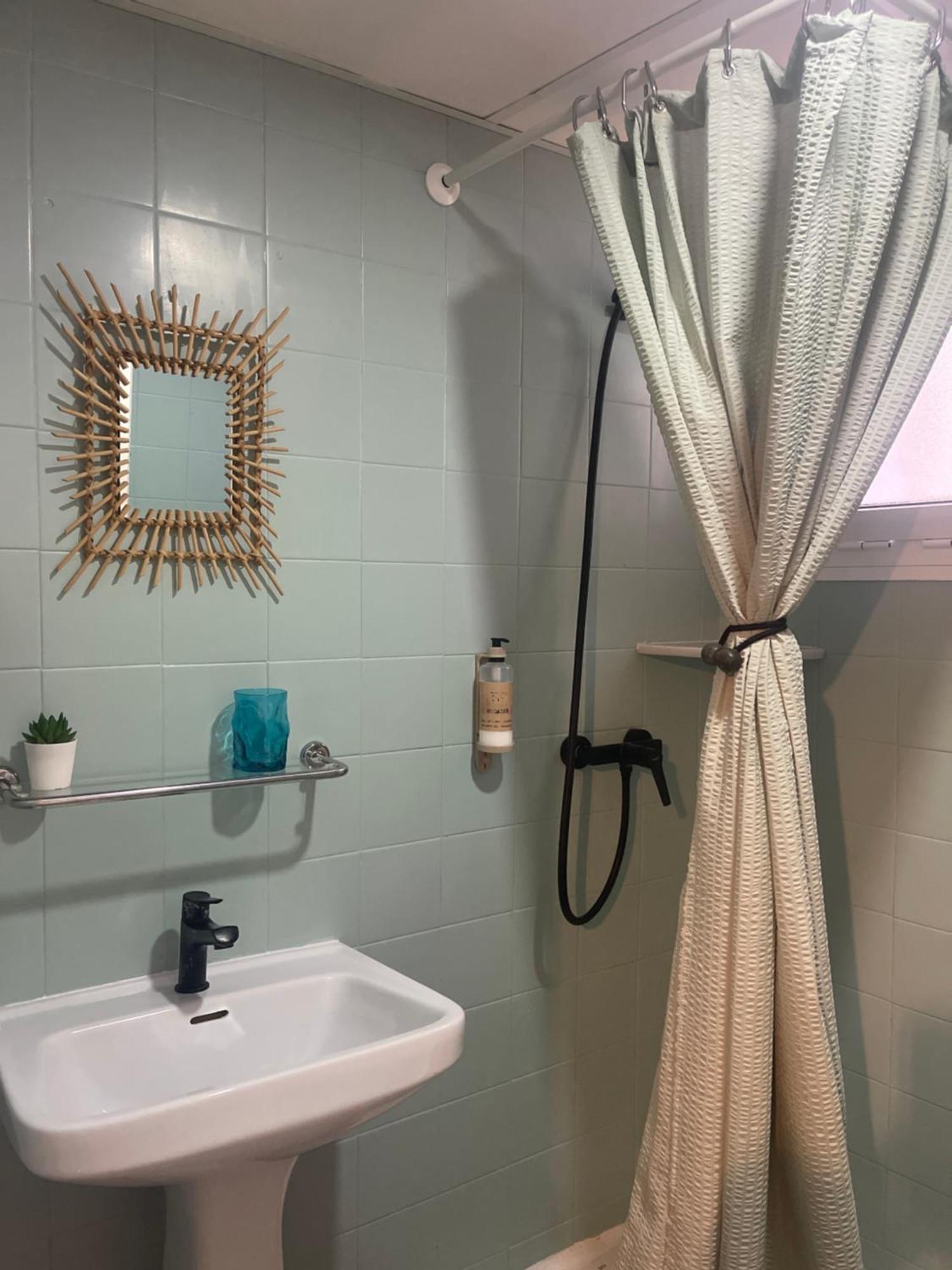 Twin Room Private External Bathroom